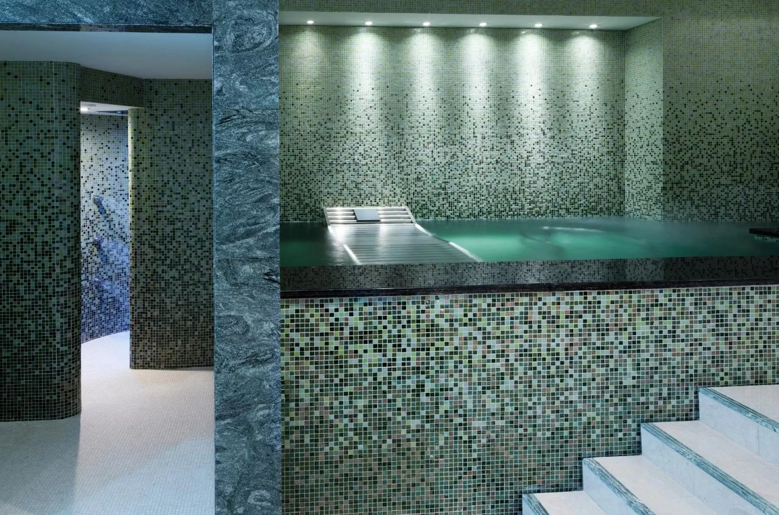 Hot Tub, Swimming Pool in Four Seasons Hotel Abu Dhabi at Al Maryah Island