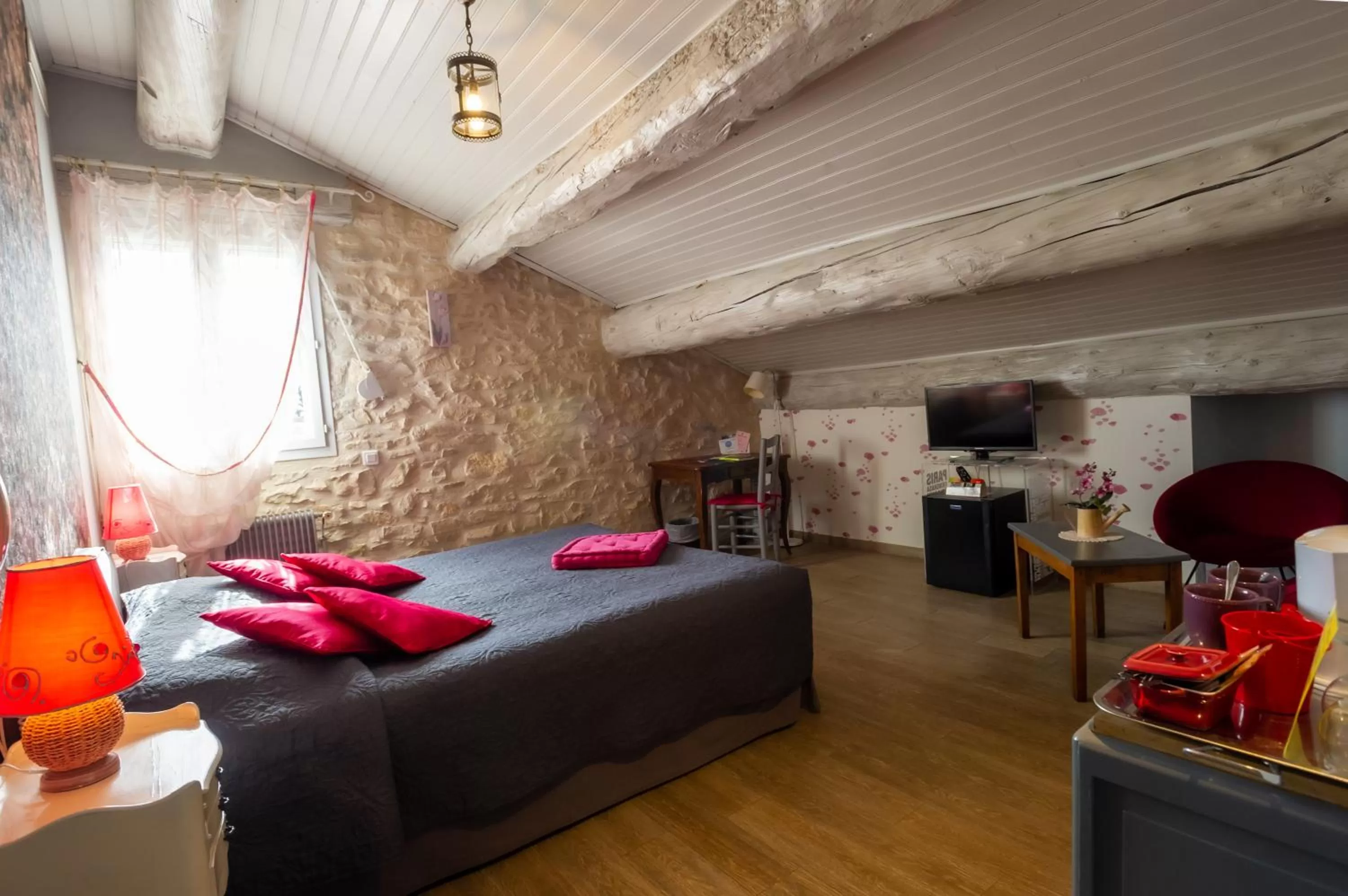 Bath in Logis Auberge De Tavel