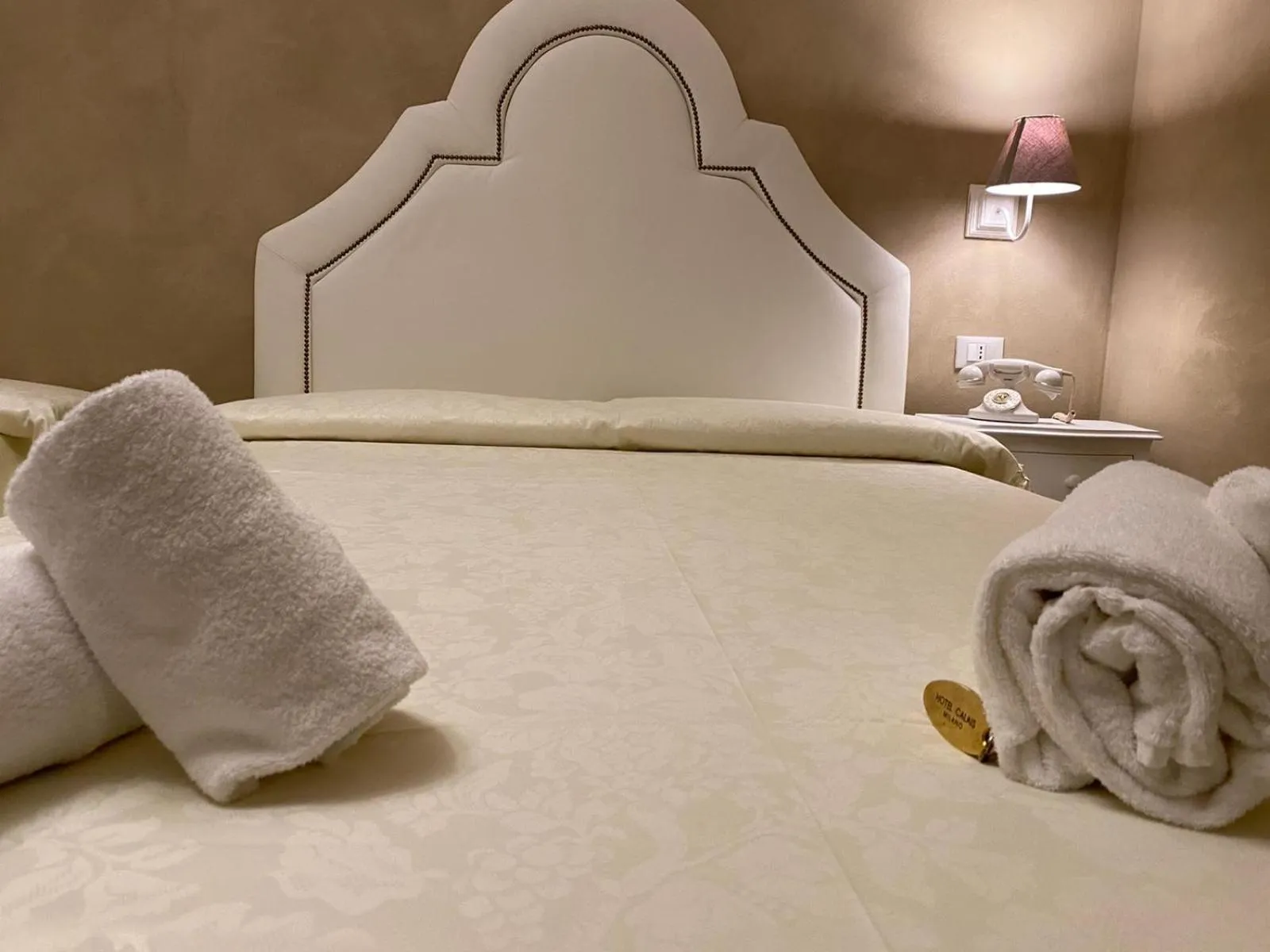 Bed in Boutique Hotel Calais Milano