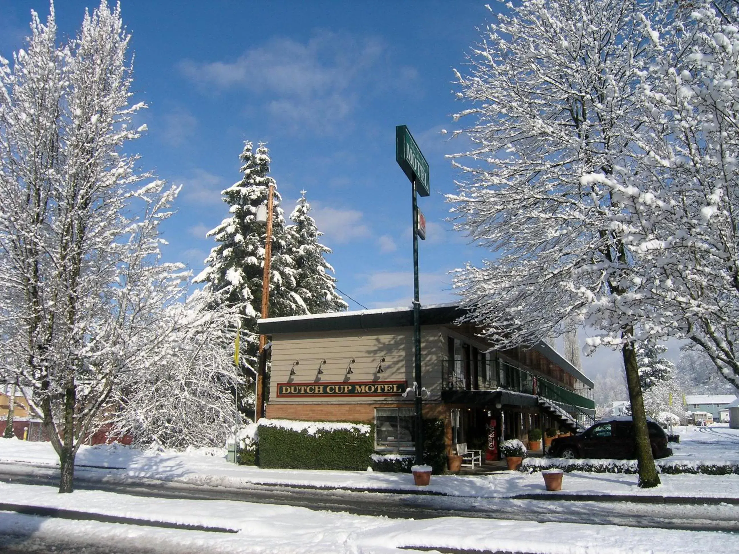 Winter in Dutch Cup Motel