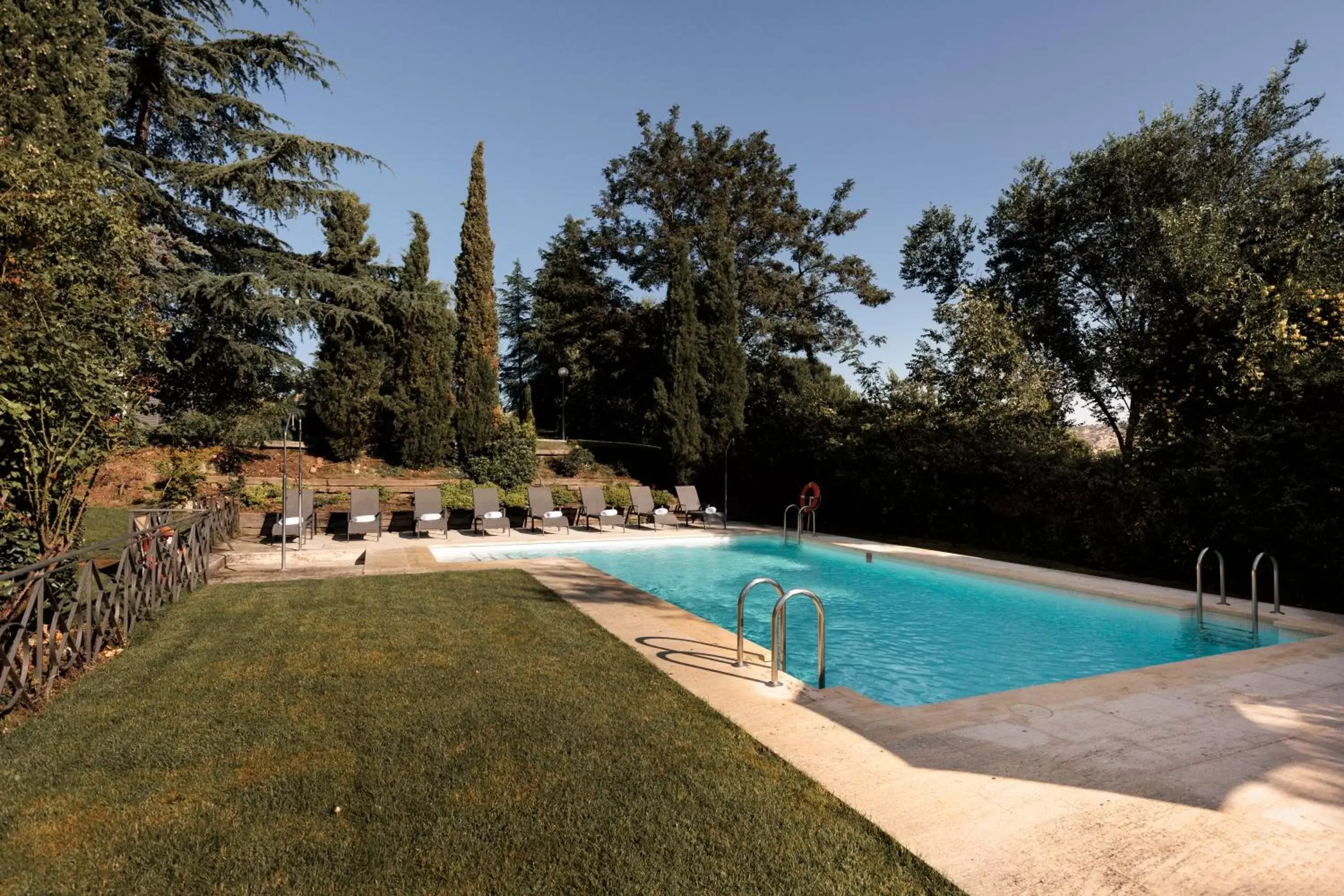 Swimming Pool in Hotel PAX Torrelodones