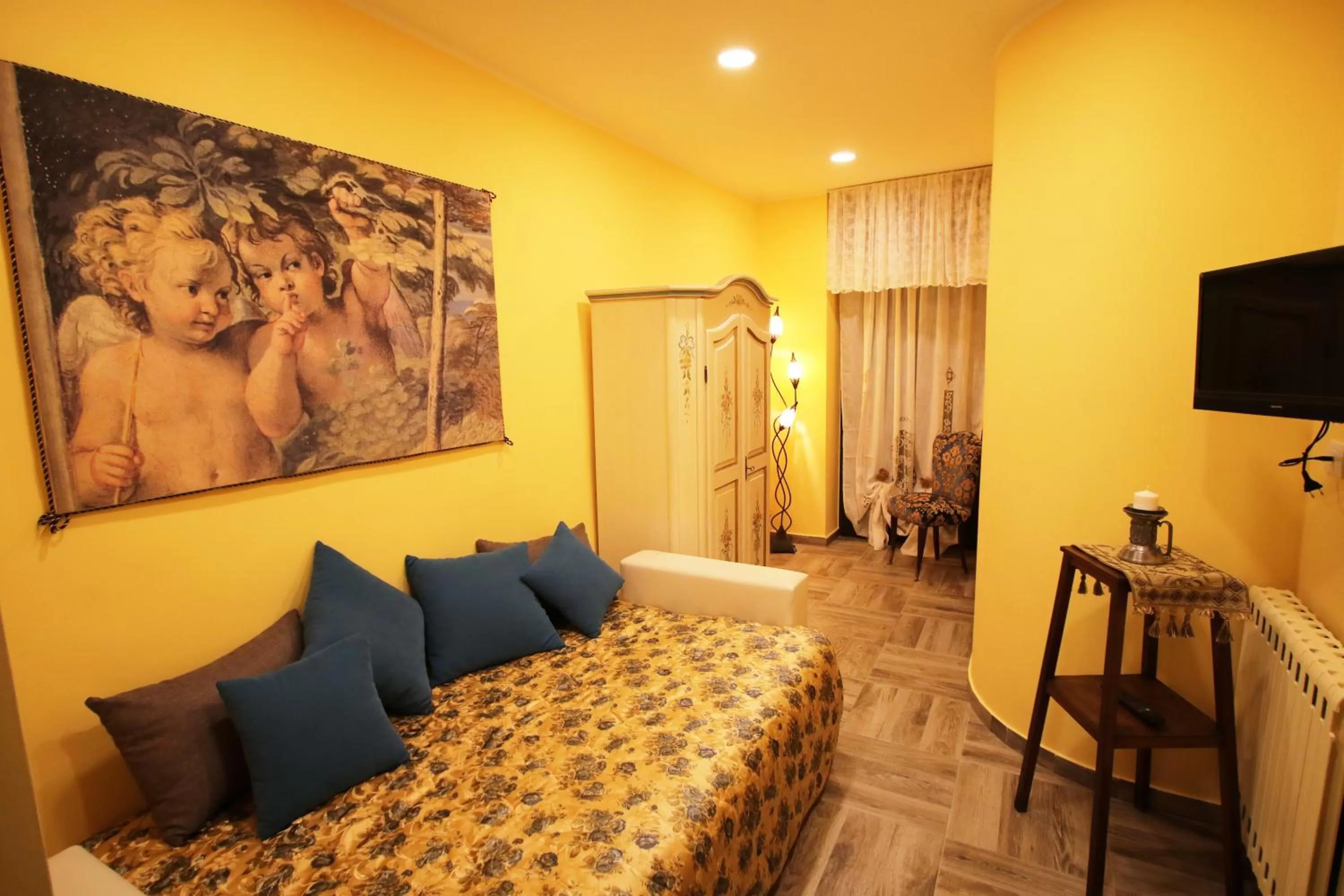 Photo of the whole room, Bed in Kimera