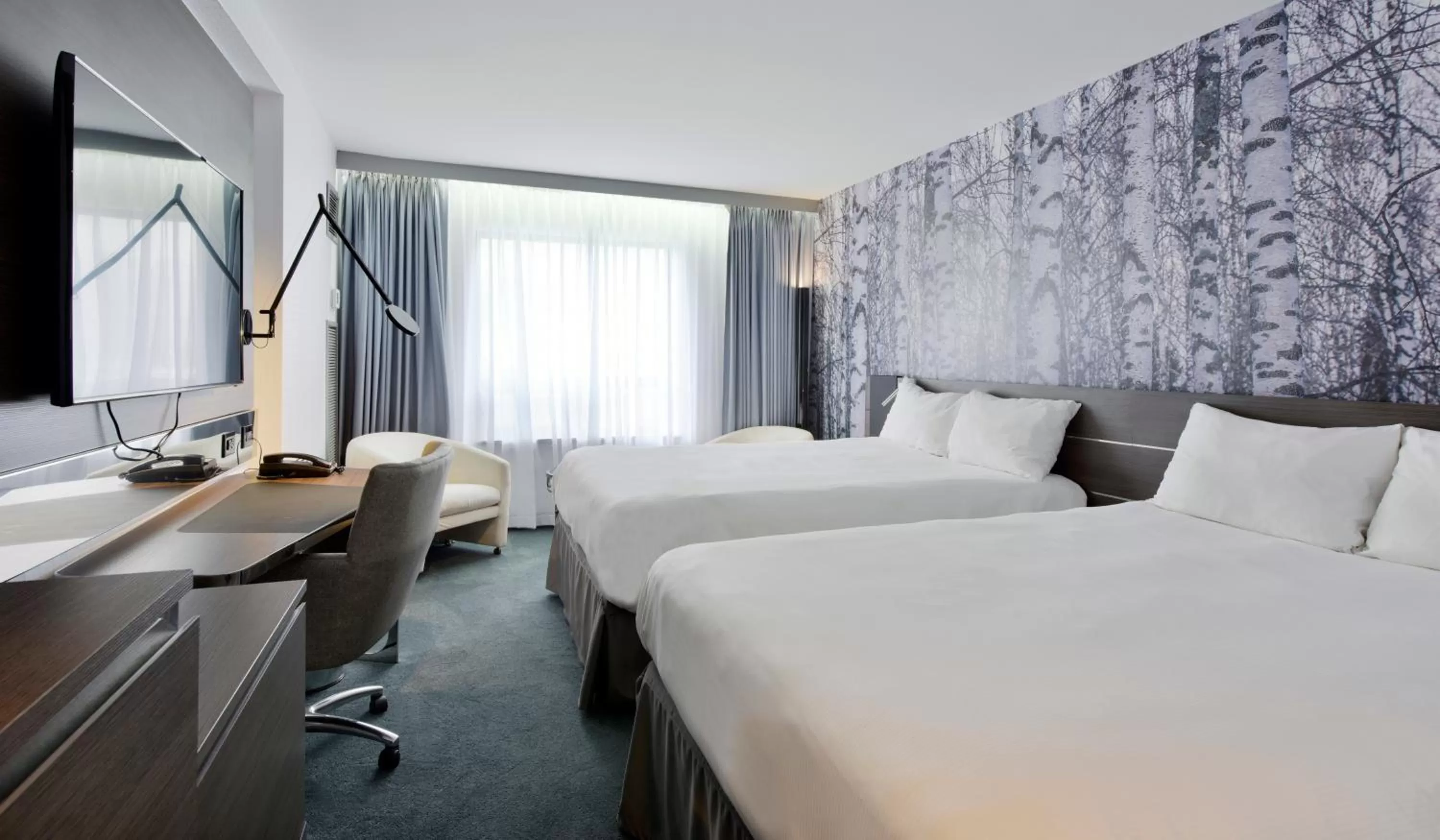 Photo of the whole room, Bed in DoubleTree by Hilton Ottawa Downtown