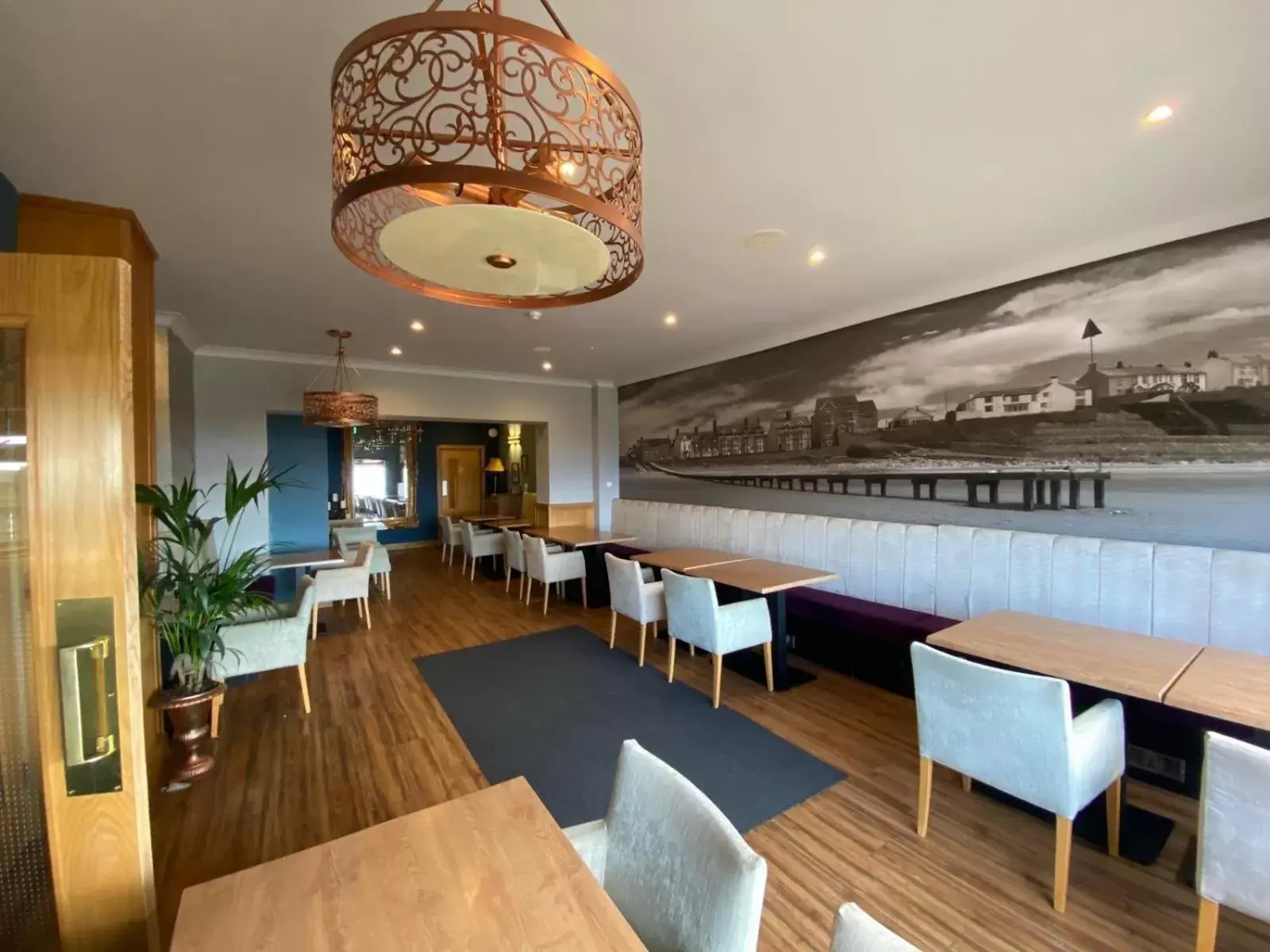 Lounge or bar, Restaurant/Places to Eat in The Calder House Hotel