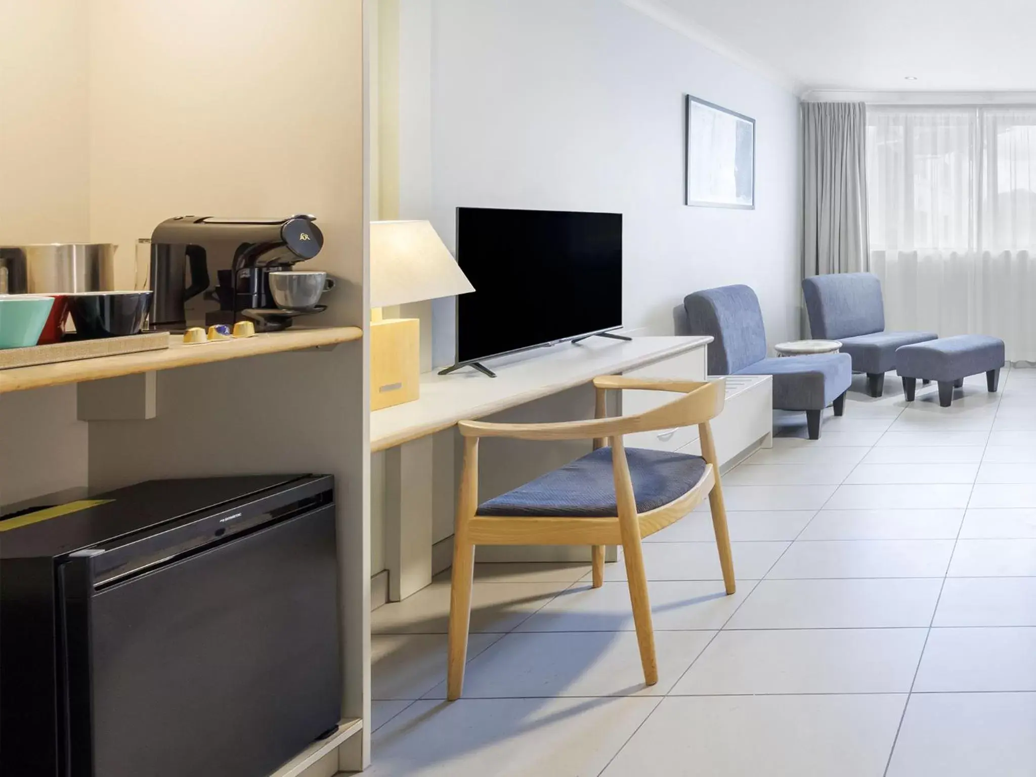 Seating area, TV/Entertainment Center in JetPark Hotel Rotorua