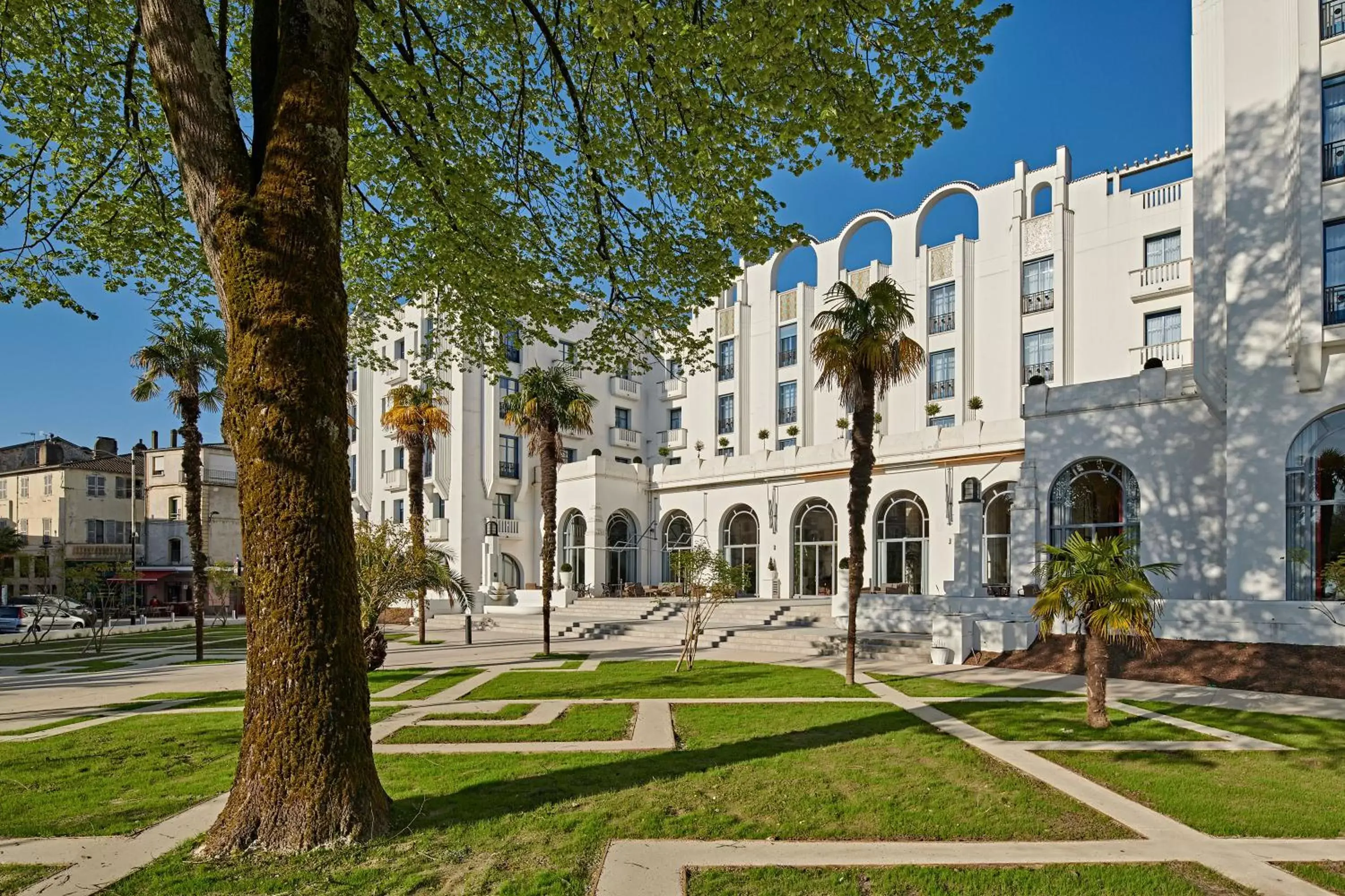 Property Building in Hotel & Spa Vacances Bleues Le Splendid