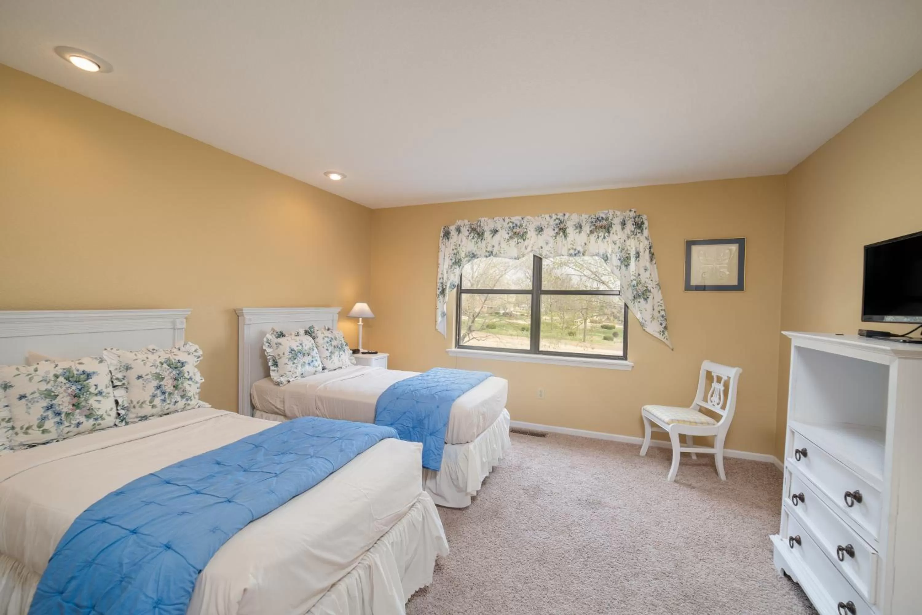 Bed in Pointe Royale Golf Resort