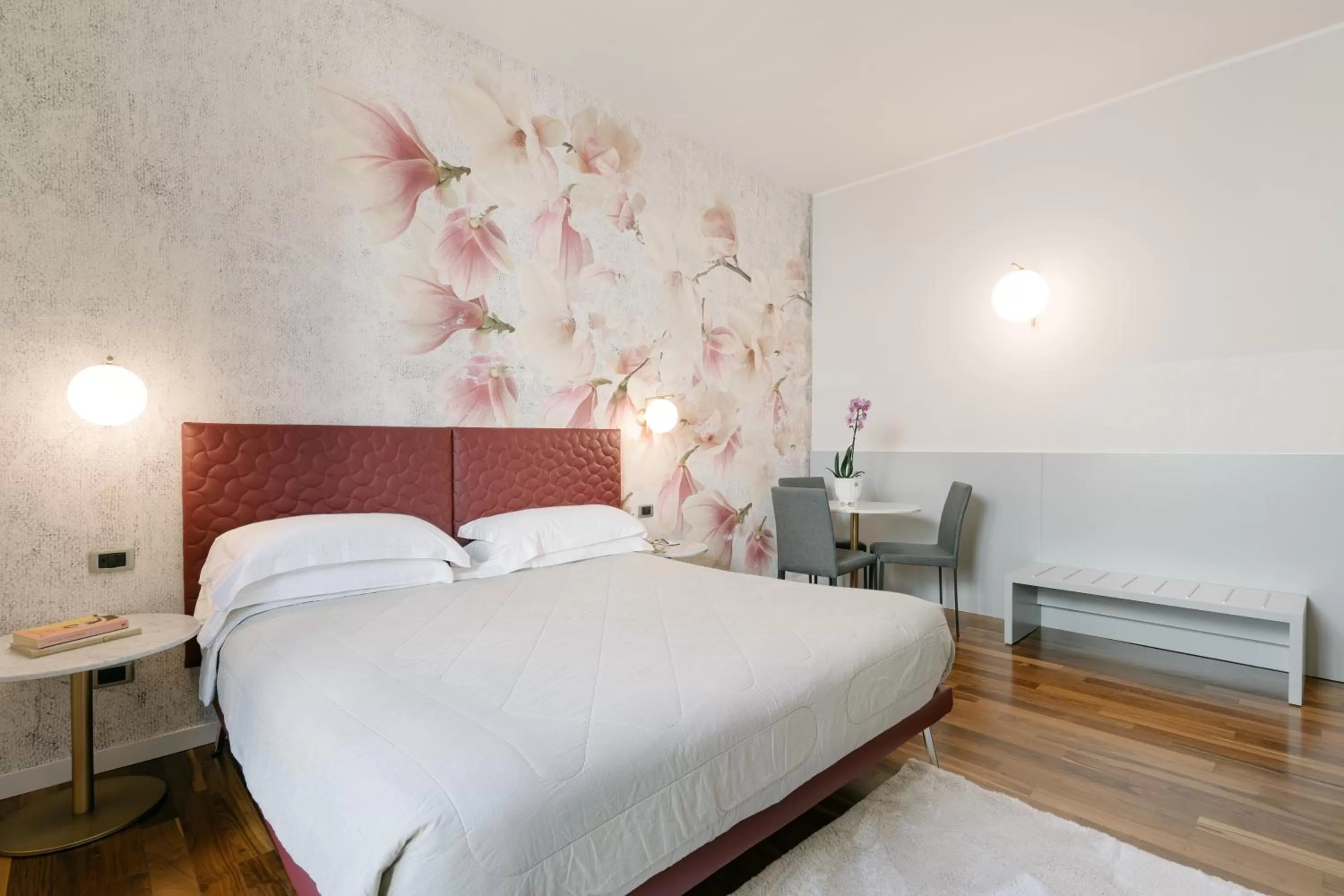 Photo of the whole room, Bed in Hotel Giulietta e Romeo ***S