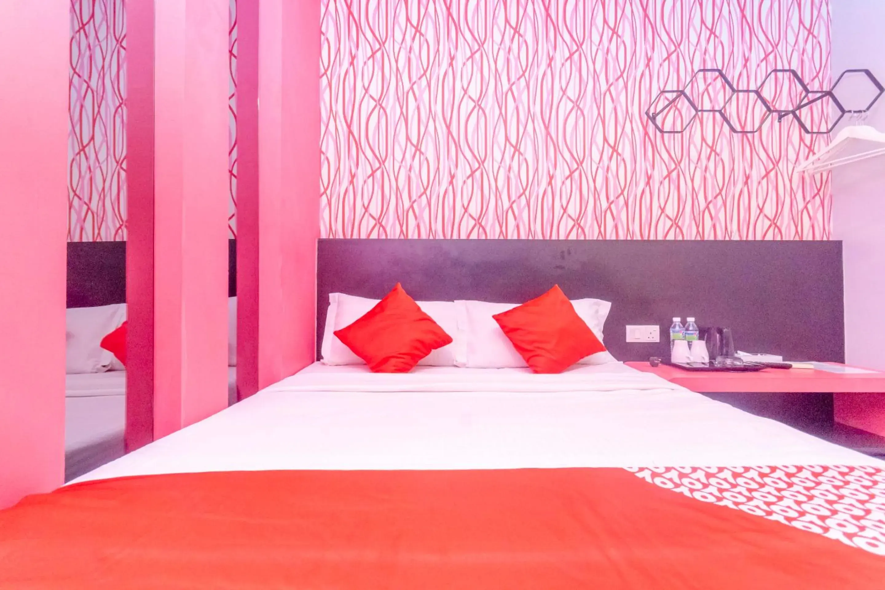 Bedroom, Bed in OYO 902 Rooms Boutique Hotel