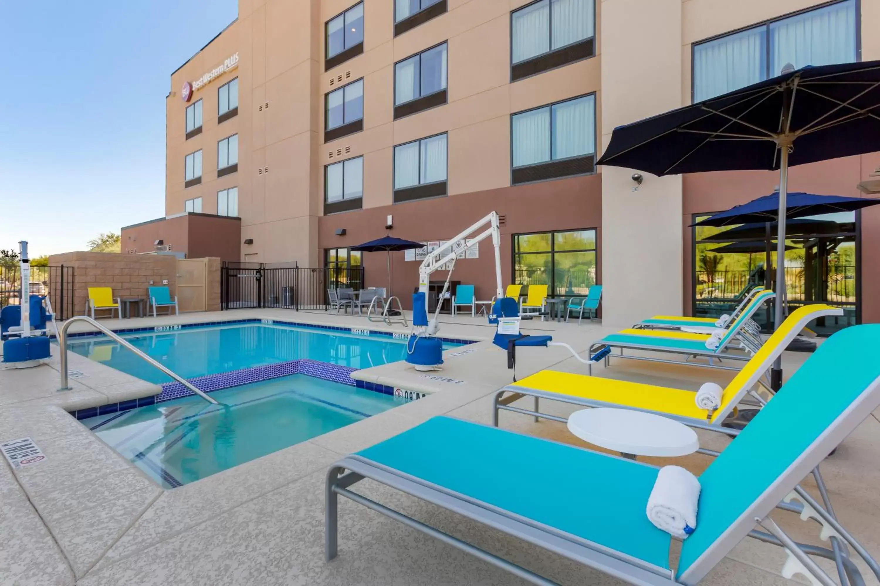 Swimming Pool in Best Western Plus Executive Residency Phoenix North Happy Valley