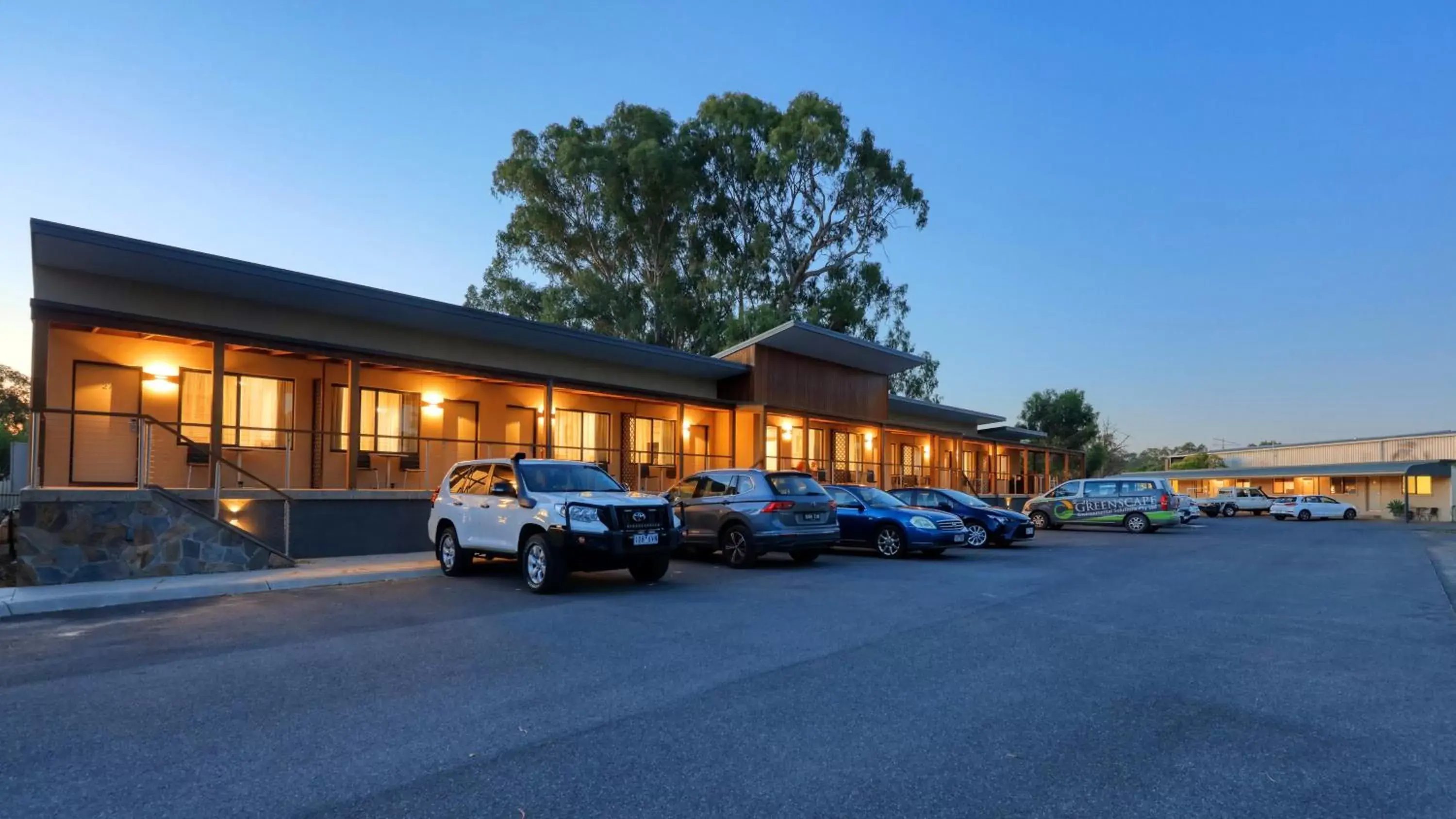 Property Building in New Crossing Place Motel