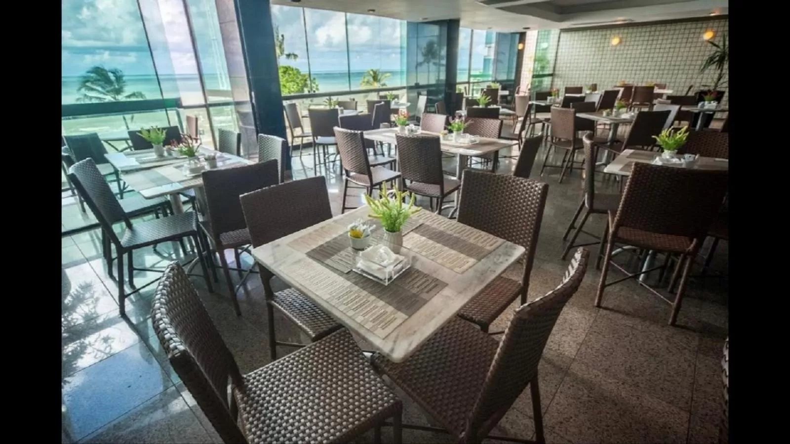 Restaurant/places to eat in Hotel Golden Park Recife Boa Viagem By Nacional Inn