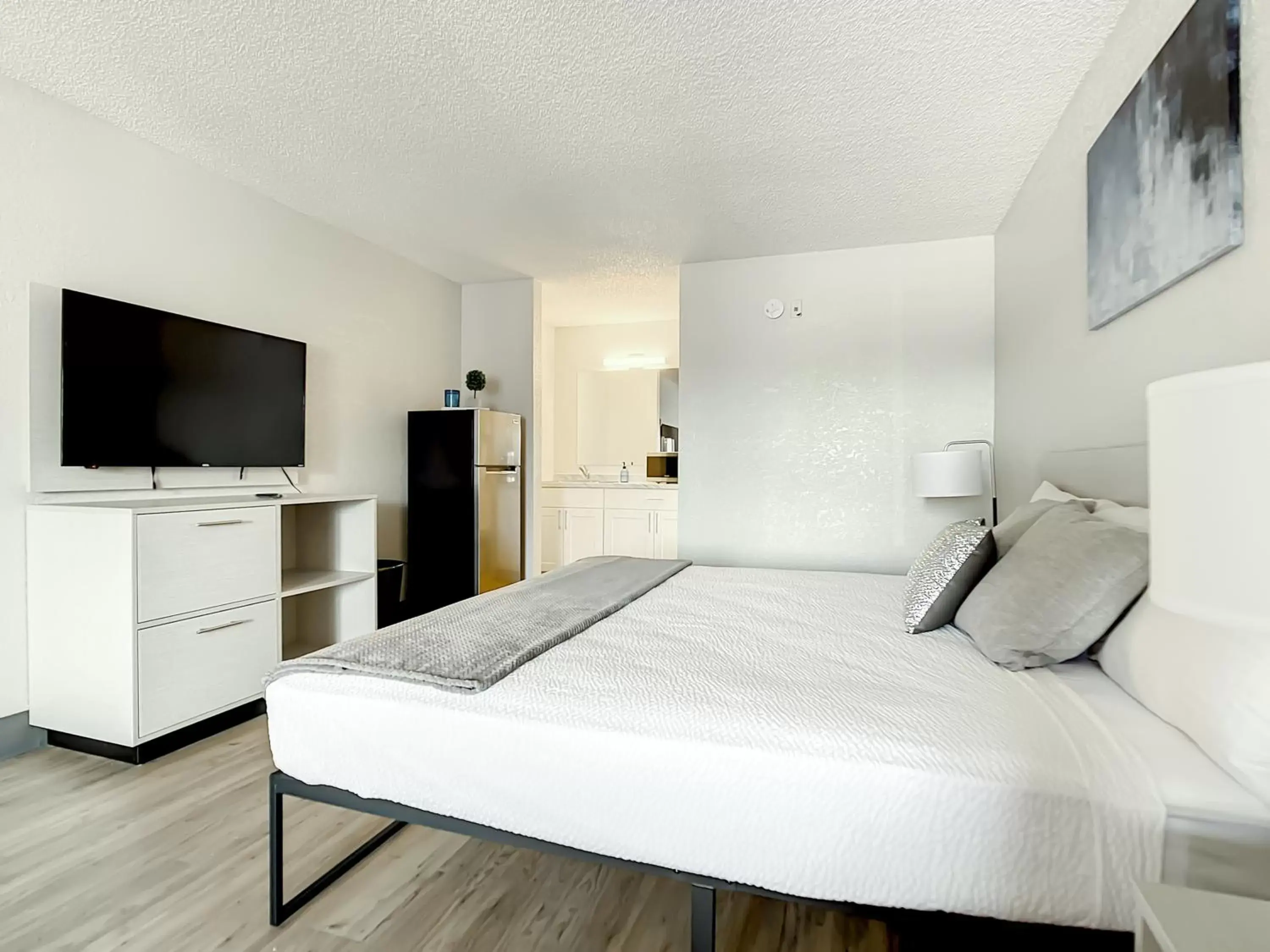Photo of the whole room, Bed in Stayable Suites Kissimmee West