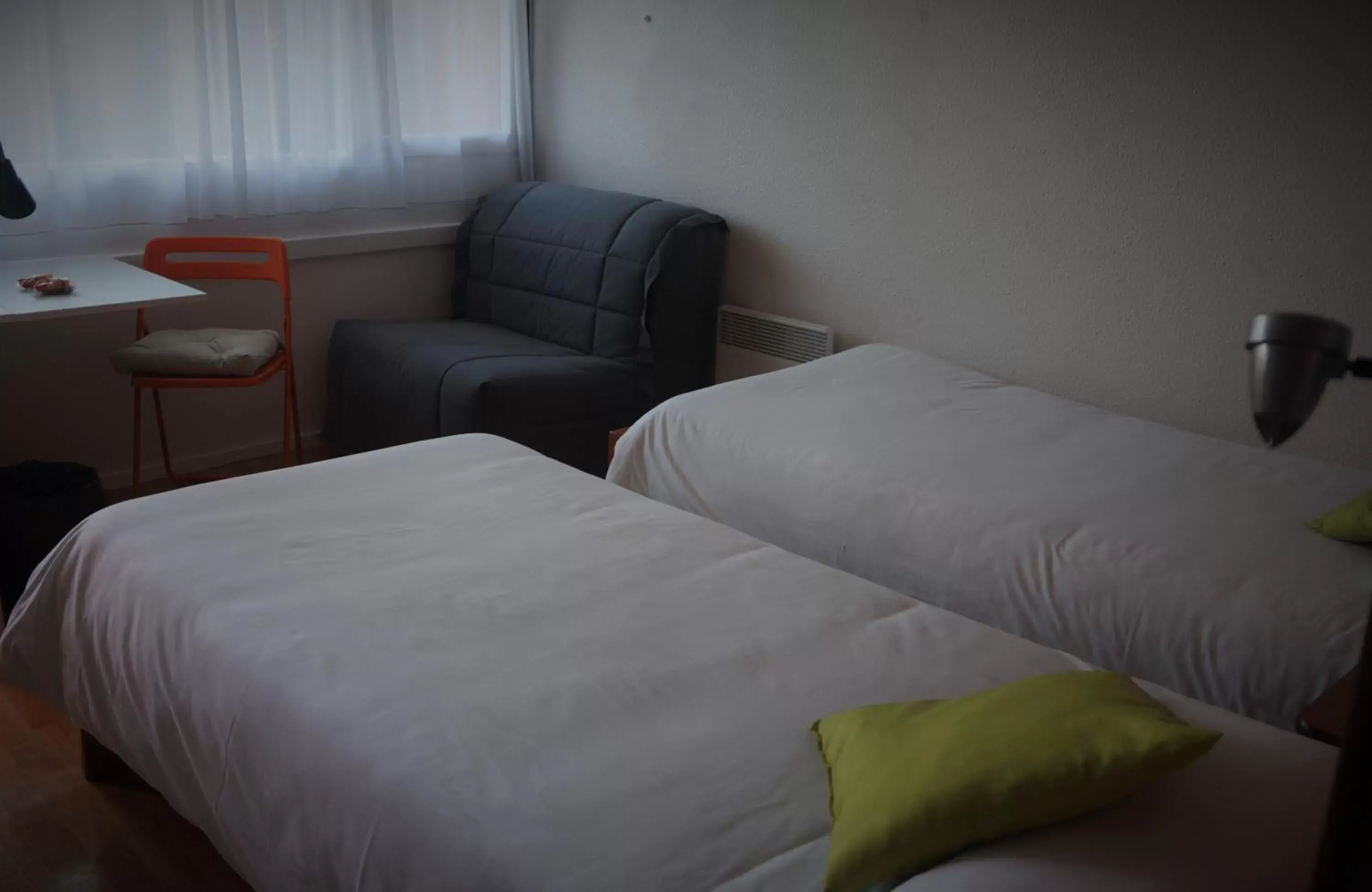 Photo of the whole room, Bed in Hôtel Belleville, Villefranche-sur-Saône Nord (Ex Inter-Hotel)