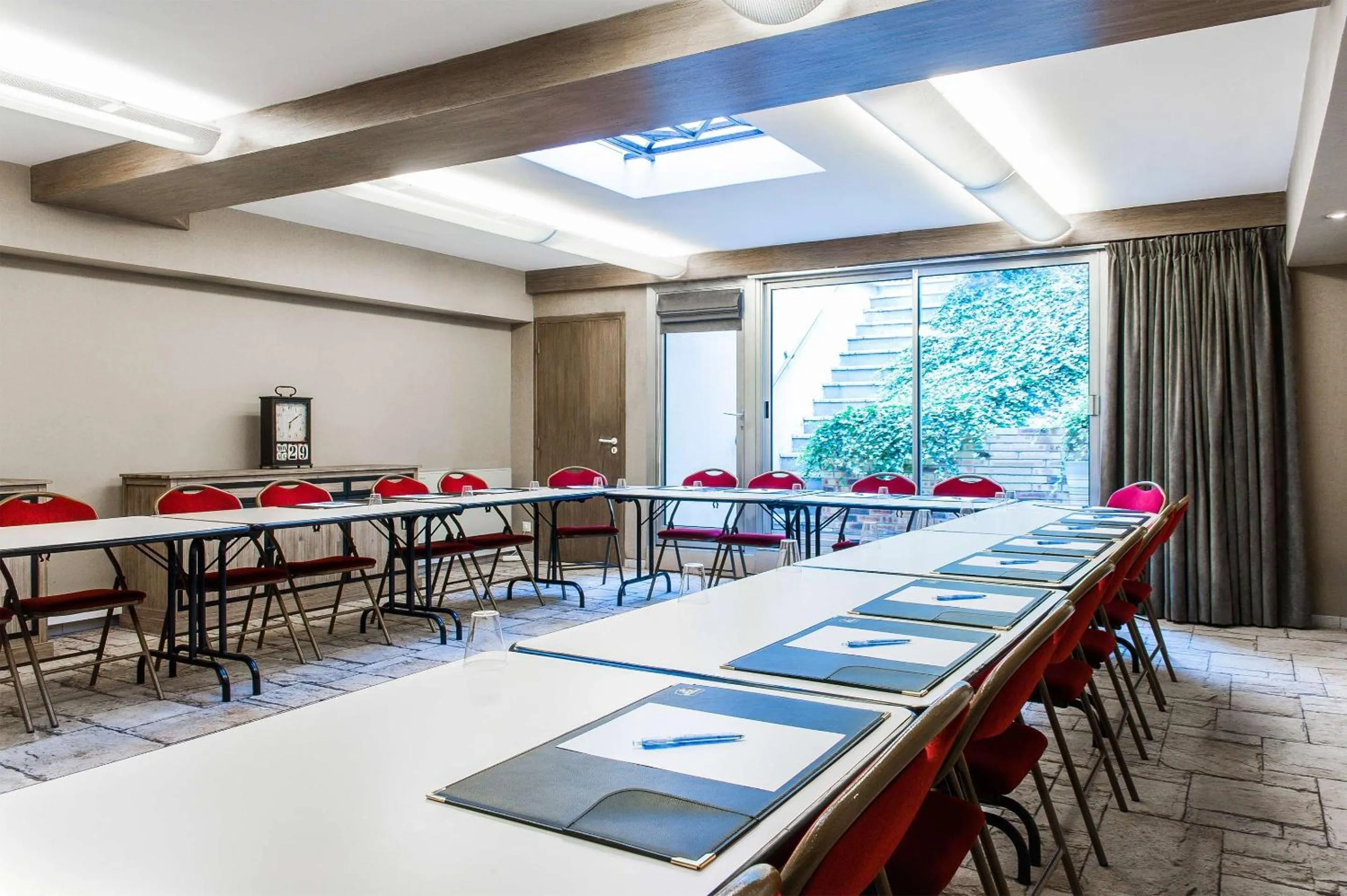 Seating area in Best Western Saint-Louis - Grand Paris - Vincennes