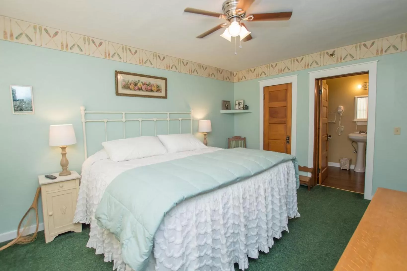 Bed in Terrace Inn and 1911 Restaurant