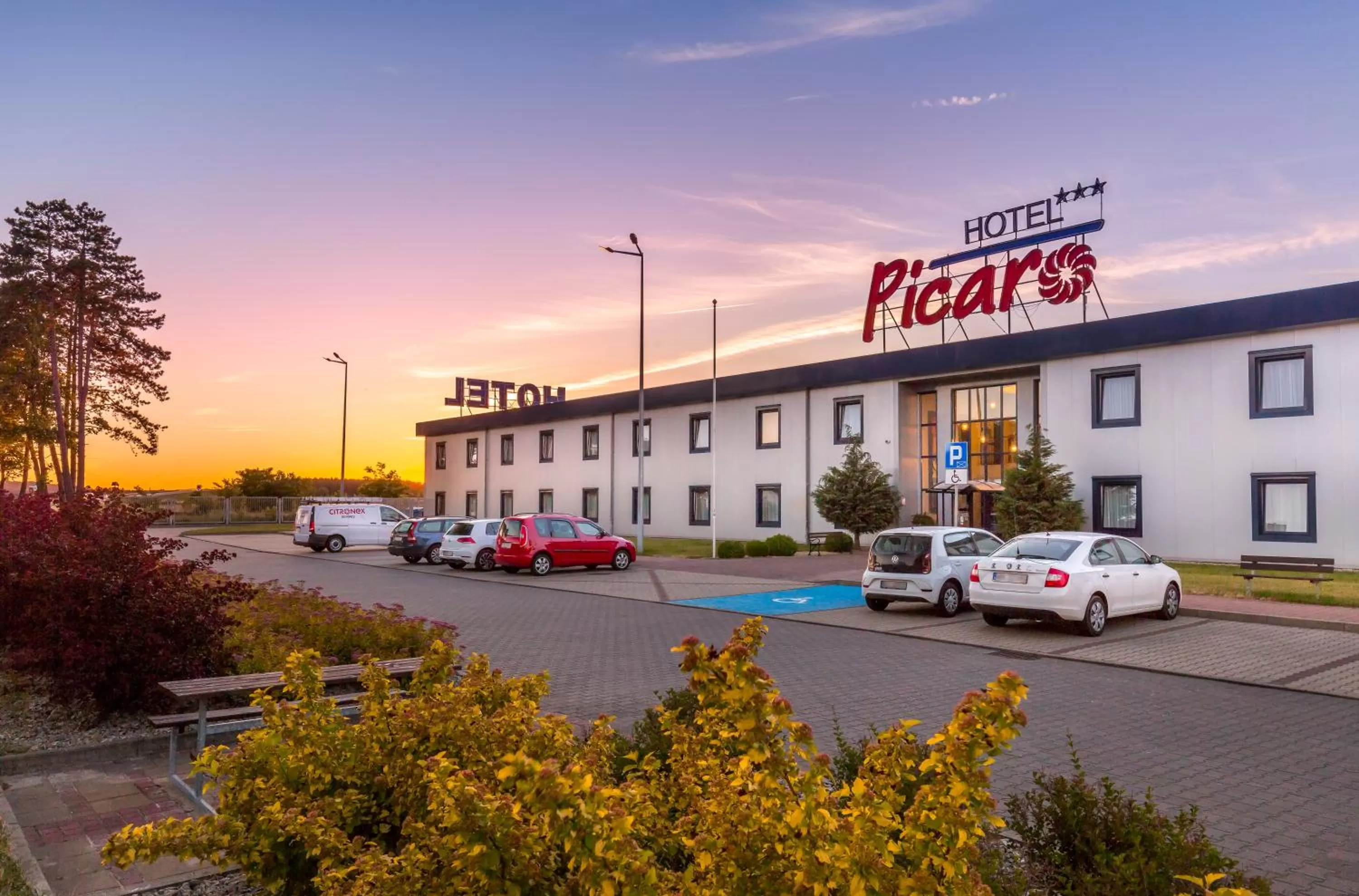 Property building in Hotel Picaro Stok