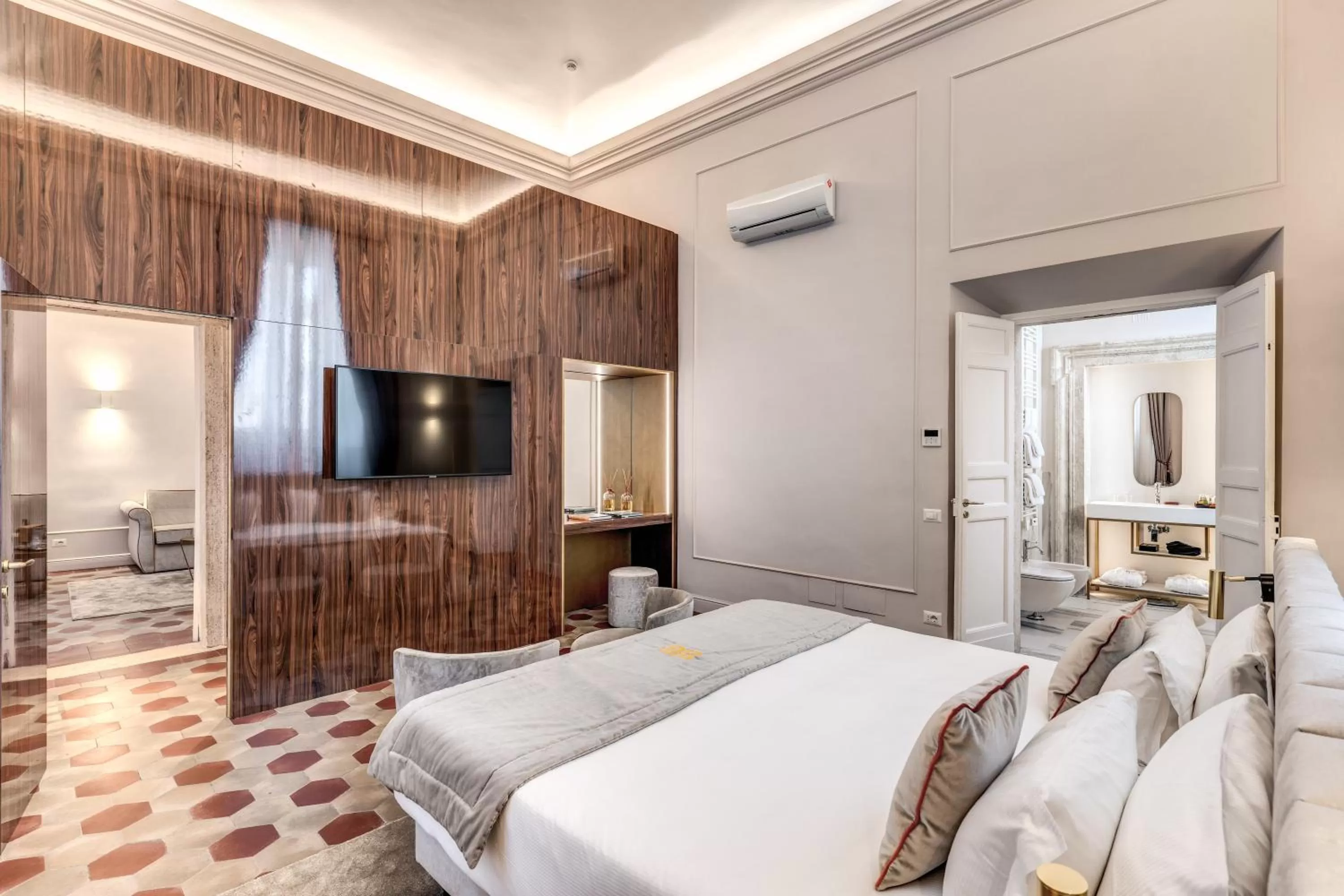 Photo of the whole room, Bed in Eitch Borromini Palazzo Pamphilj