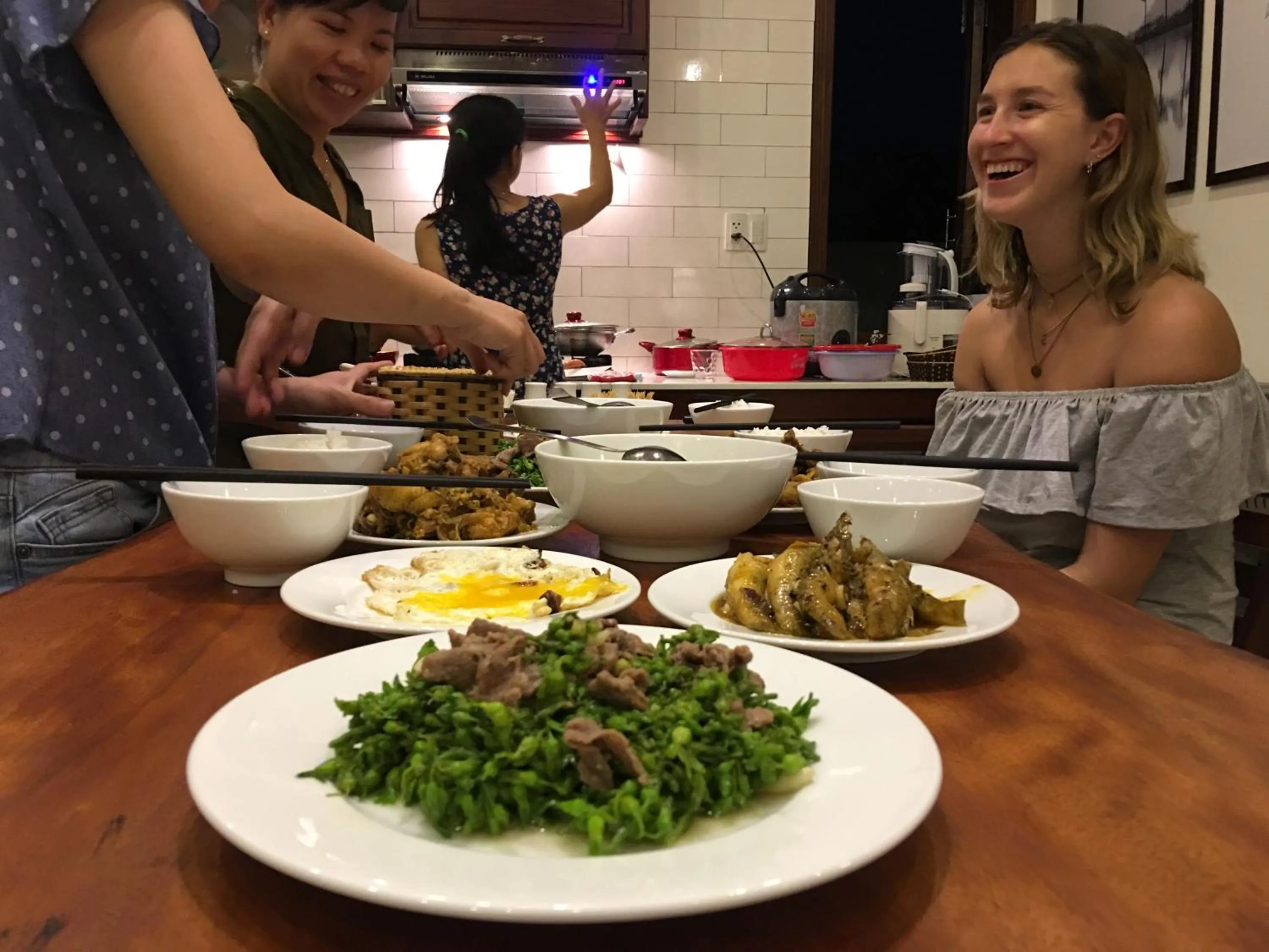 Restaurant/places to eat in Riverside Hamlet Homestay & Villa