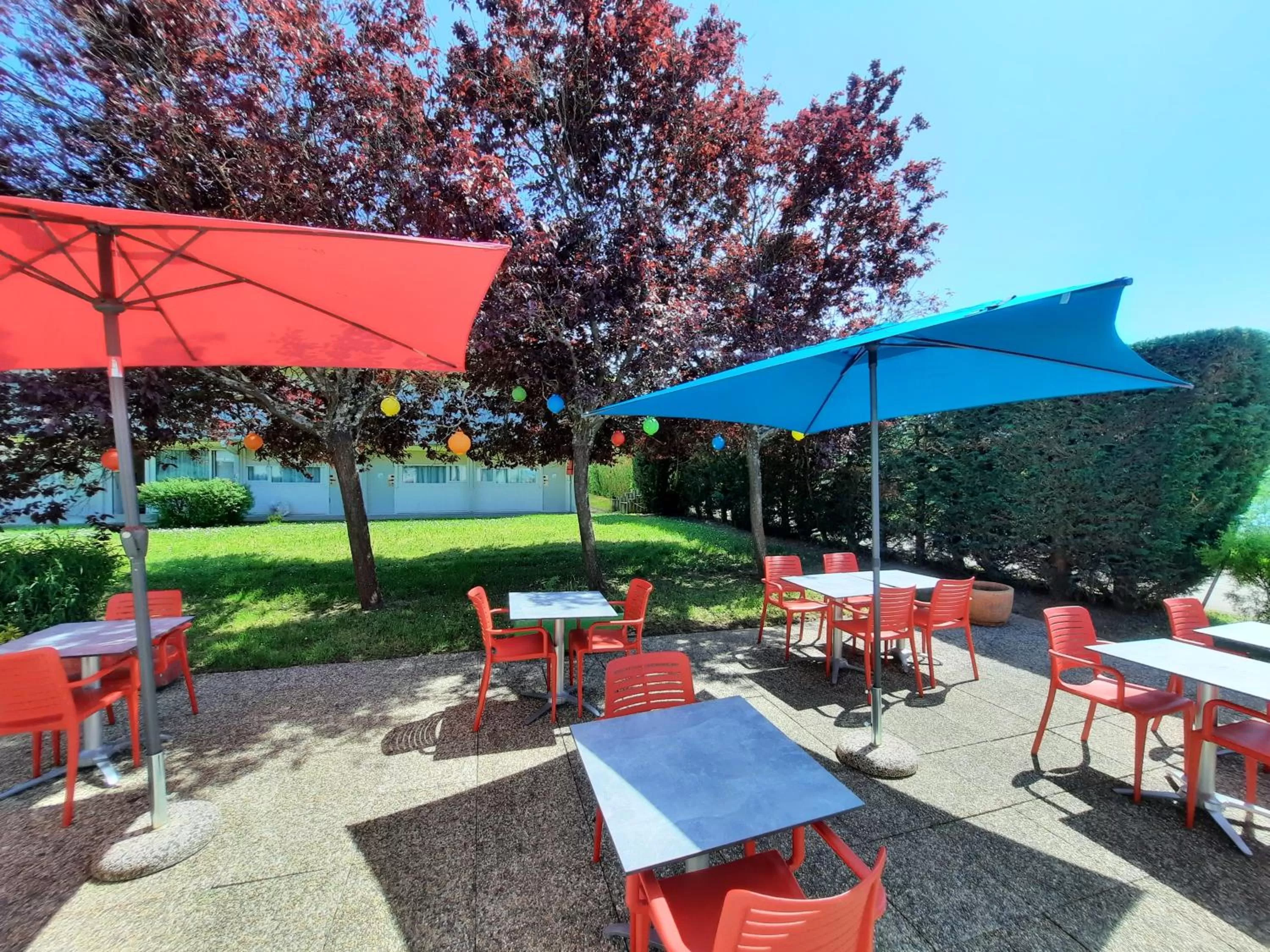 Patio in Campanile Metz Est Technopole - Restaurant