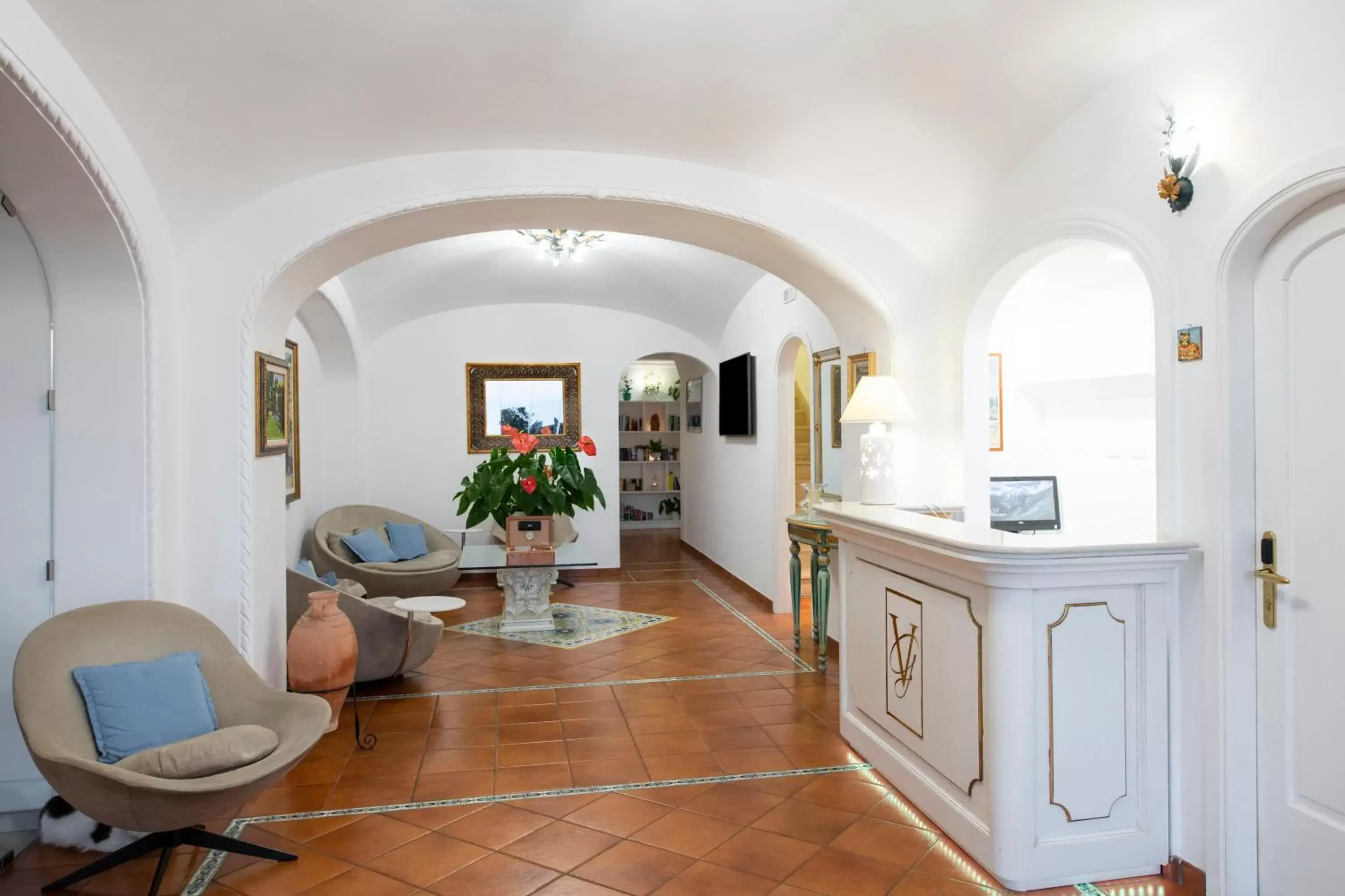 Communal lounge/ TV room, Lobby/Reception in Hotel Villa Gabrisa