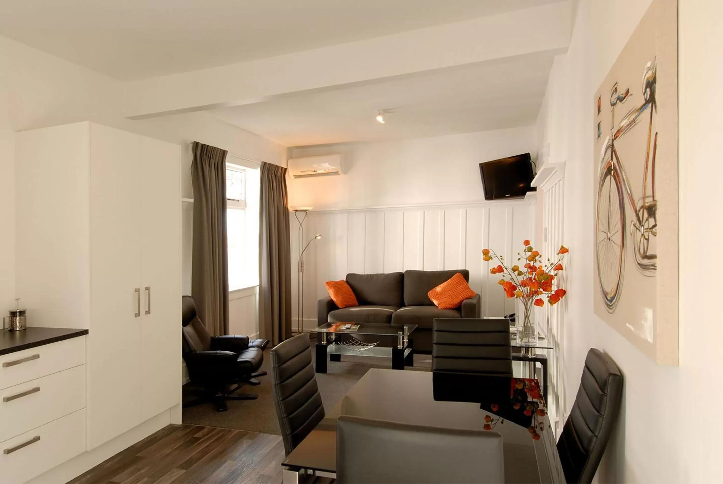 Living room in Pavilions Hotel