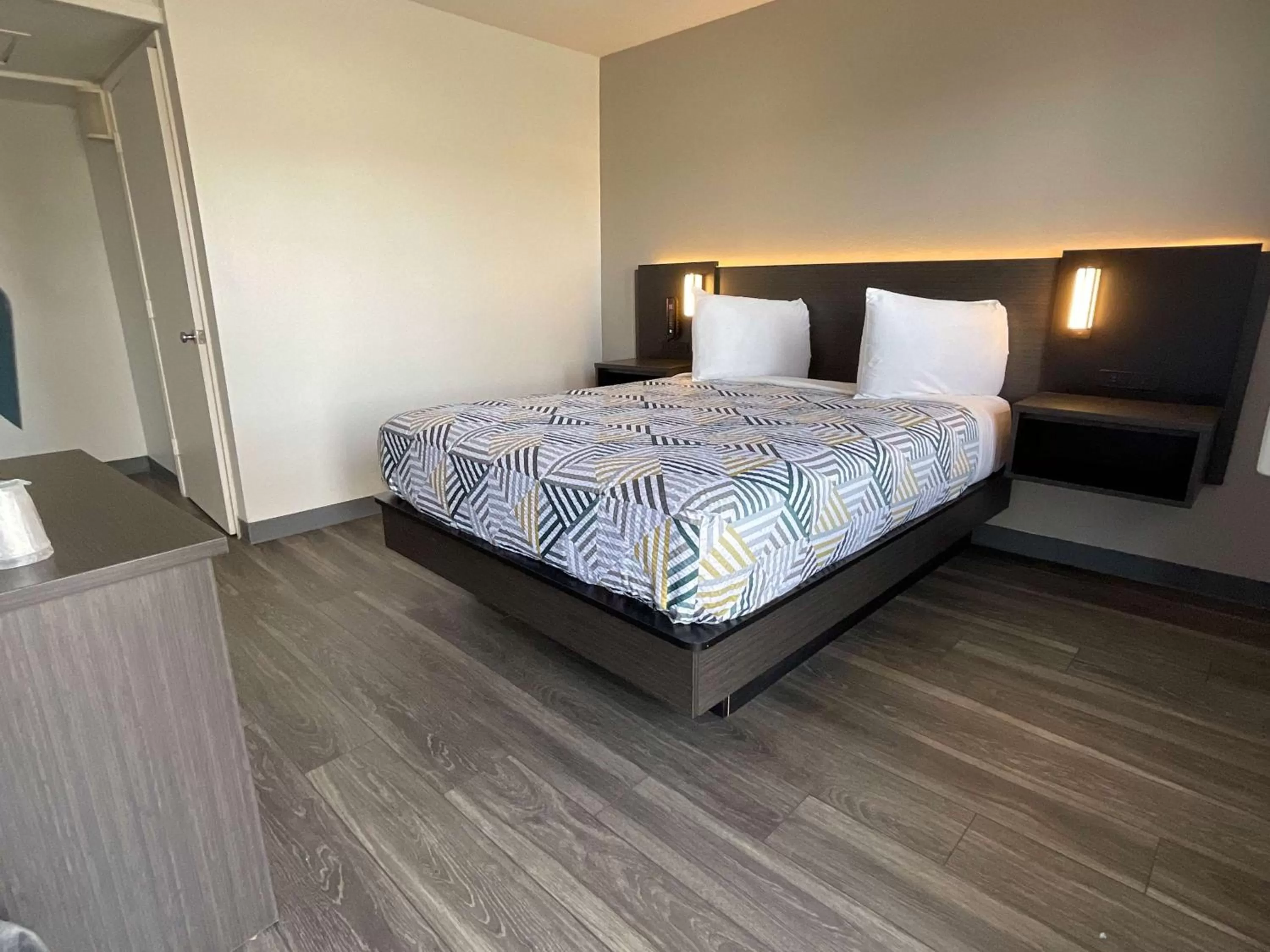 Bedroom, Bed in Motel 6-Ely, NV