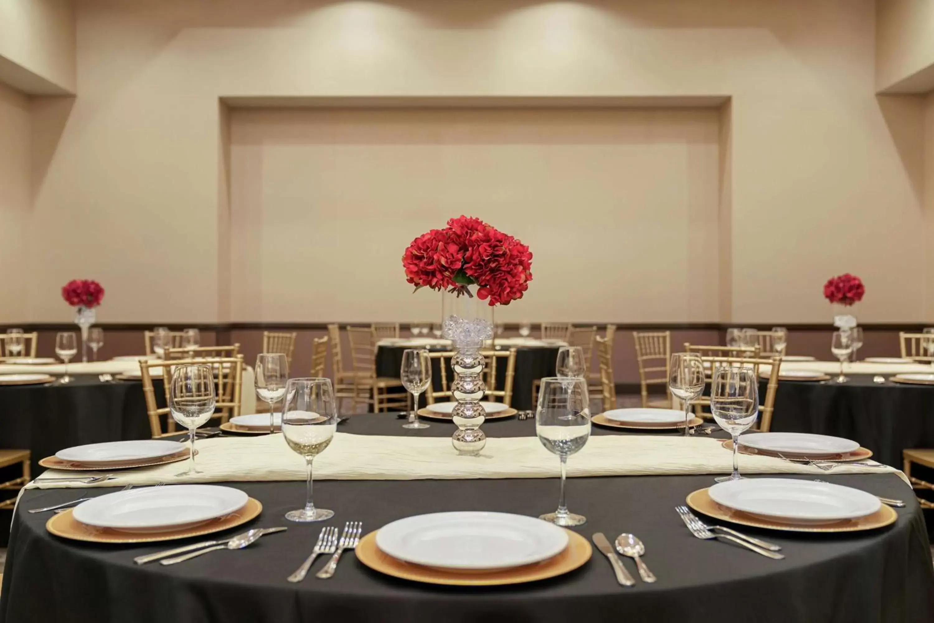 Dining area, Restaurant/Places to Eat in Embassy Suites by Hilton Salt Lake West Valley City