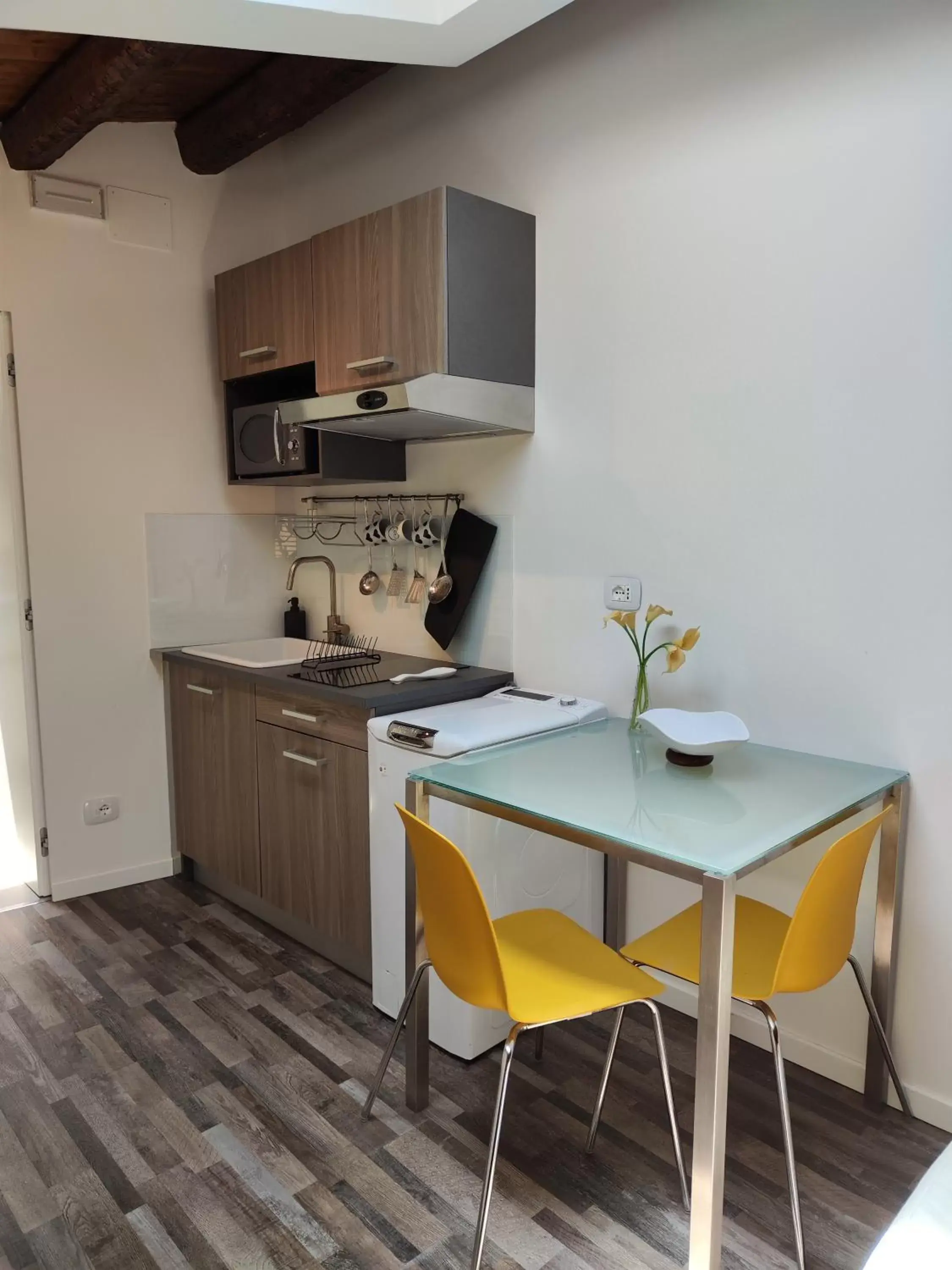 Kitchen or kitchenette, Kitchen/Kitchenette in San Francesco Rooms and Apartment with Terrace in Palermo