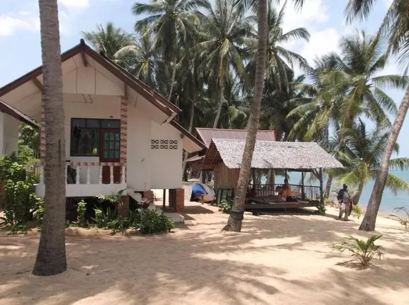 Facade/entrance, Property Building in Palm Point Village