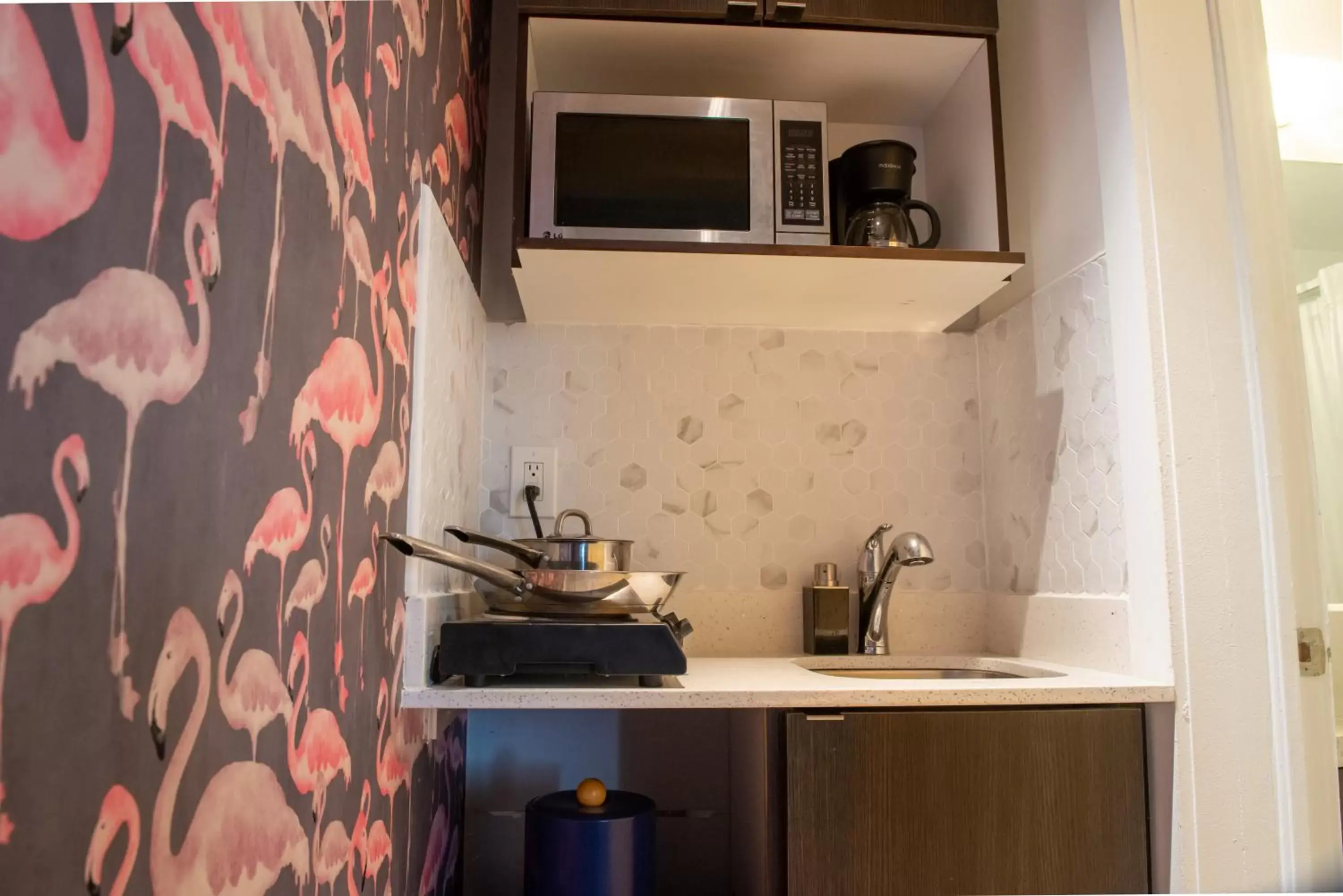 Kitchen or kitchenette, Kitchen/Kitchenette in Waterside Hotel and Suites