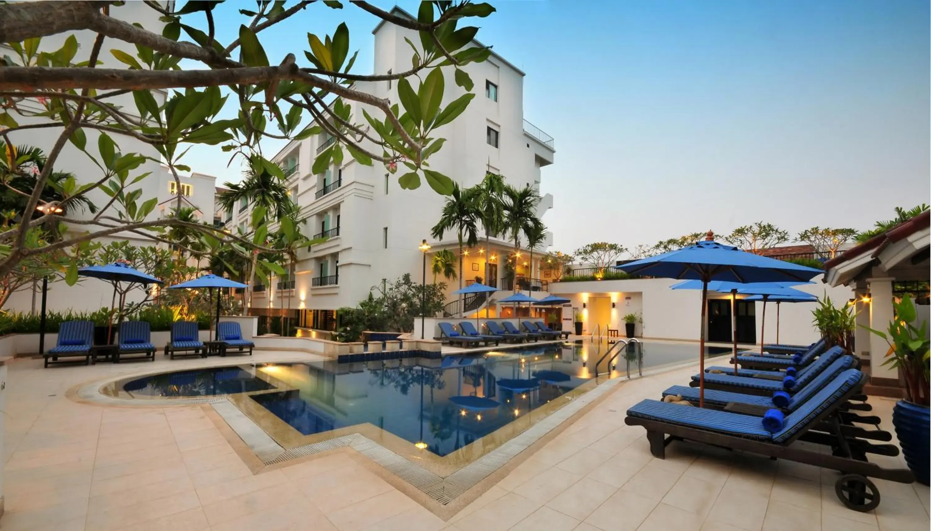 Swimming Pool in Tara Angkor Hotel