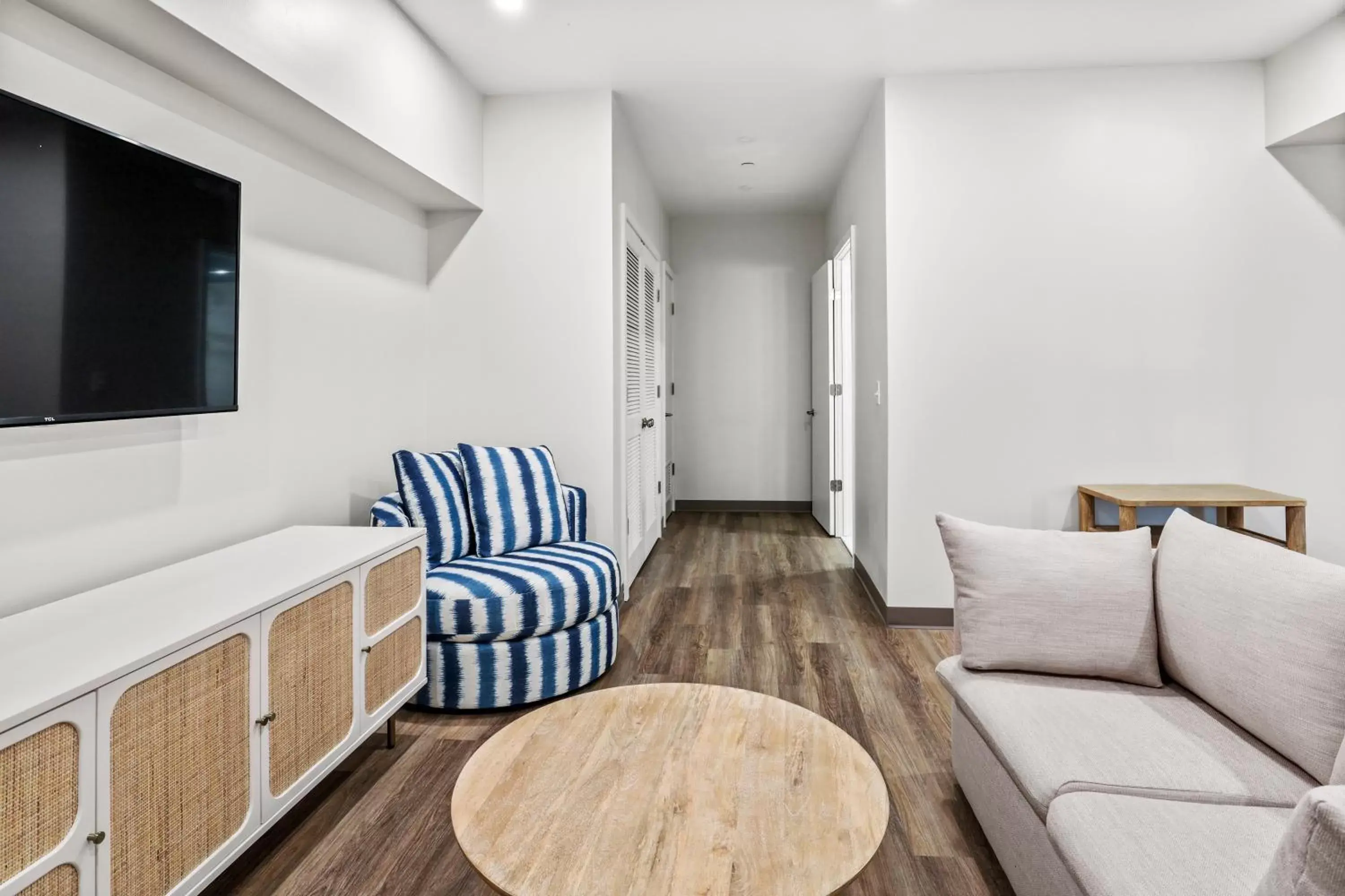 TV and multimedia, Seating Area in Seaport Suites