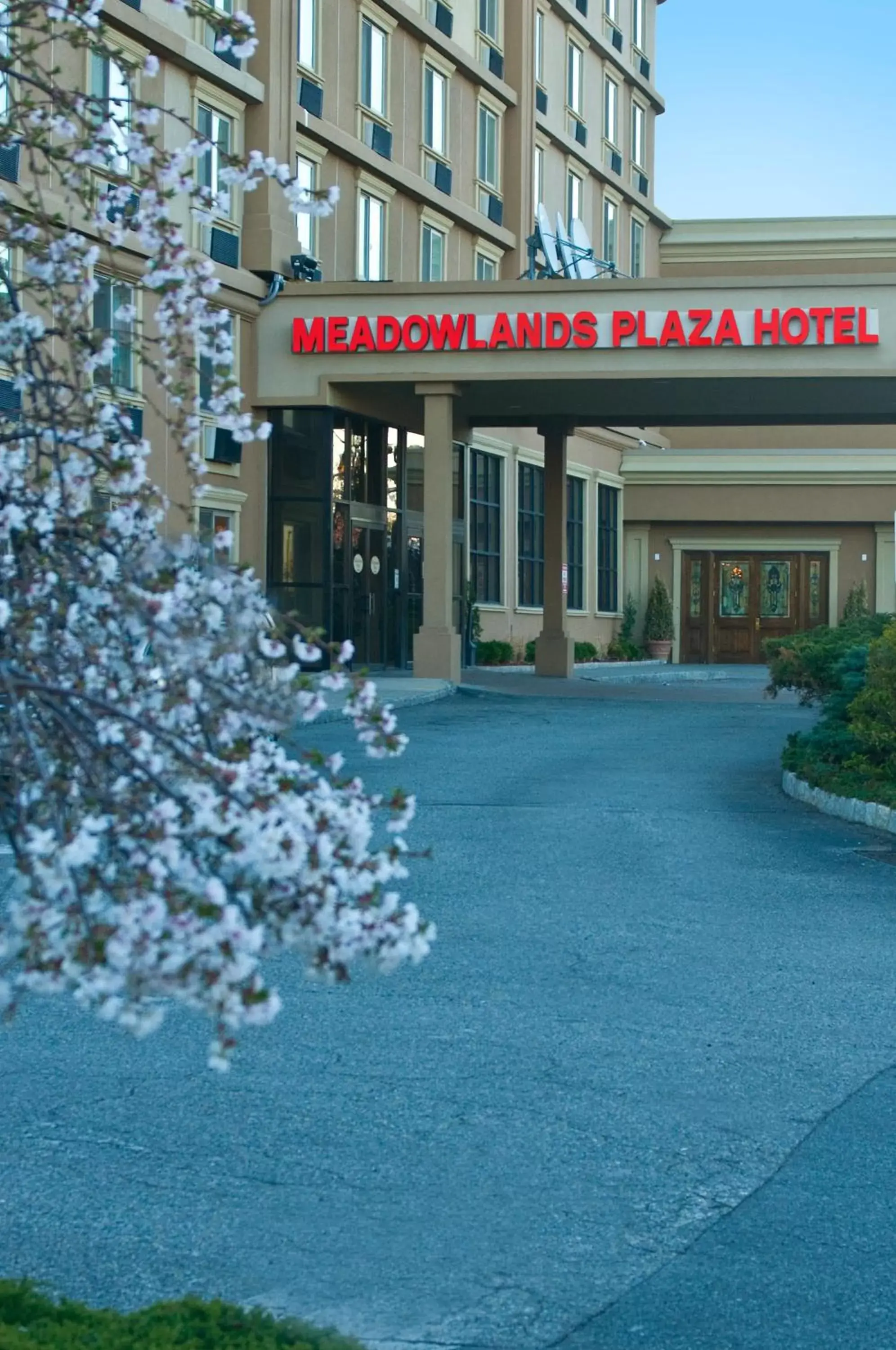 Facade/entrance, Property Building in Meadowlands Plaza Hotel