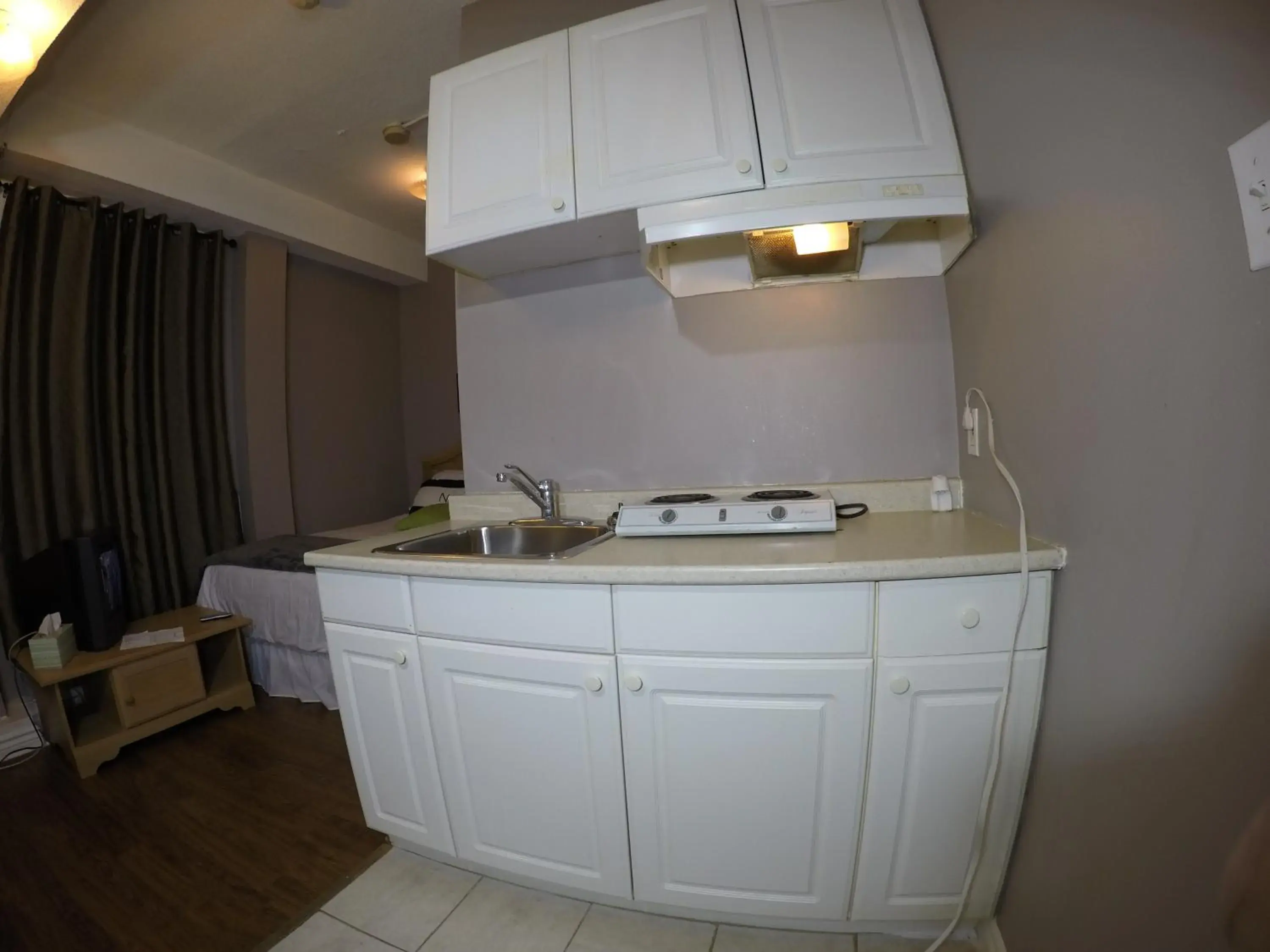 Kitchen or kitchenette, Kitchen/Kitchenette in Saint Lawrence Residences and Suites