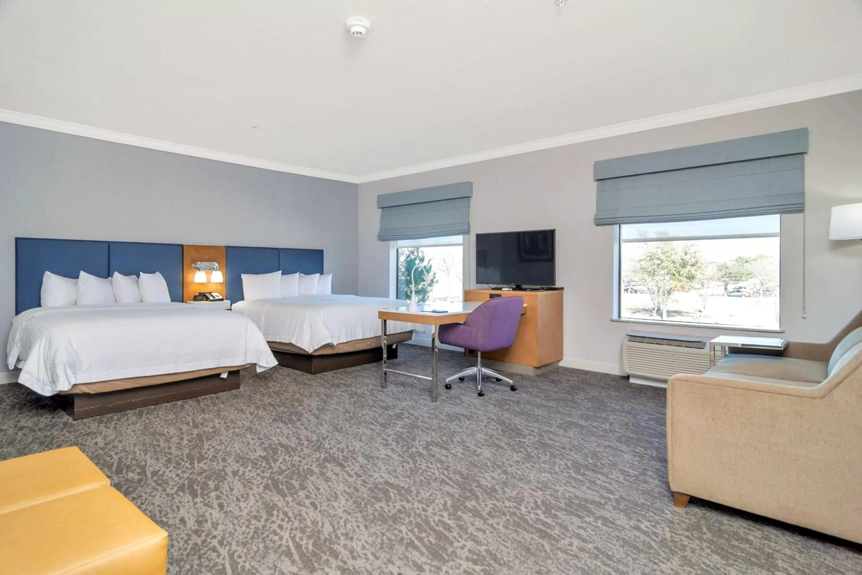 Bed in Hampton Inn & Suites Fort Worth-Fossil Creek