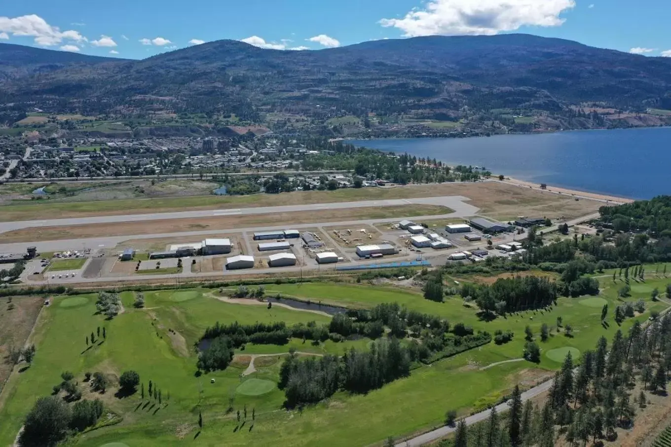 Golfcourse, Bird's-eye View in Lakeside Villa Inn & Suites