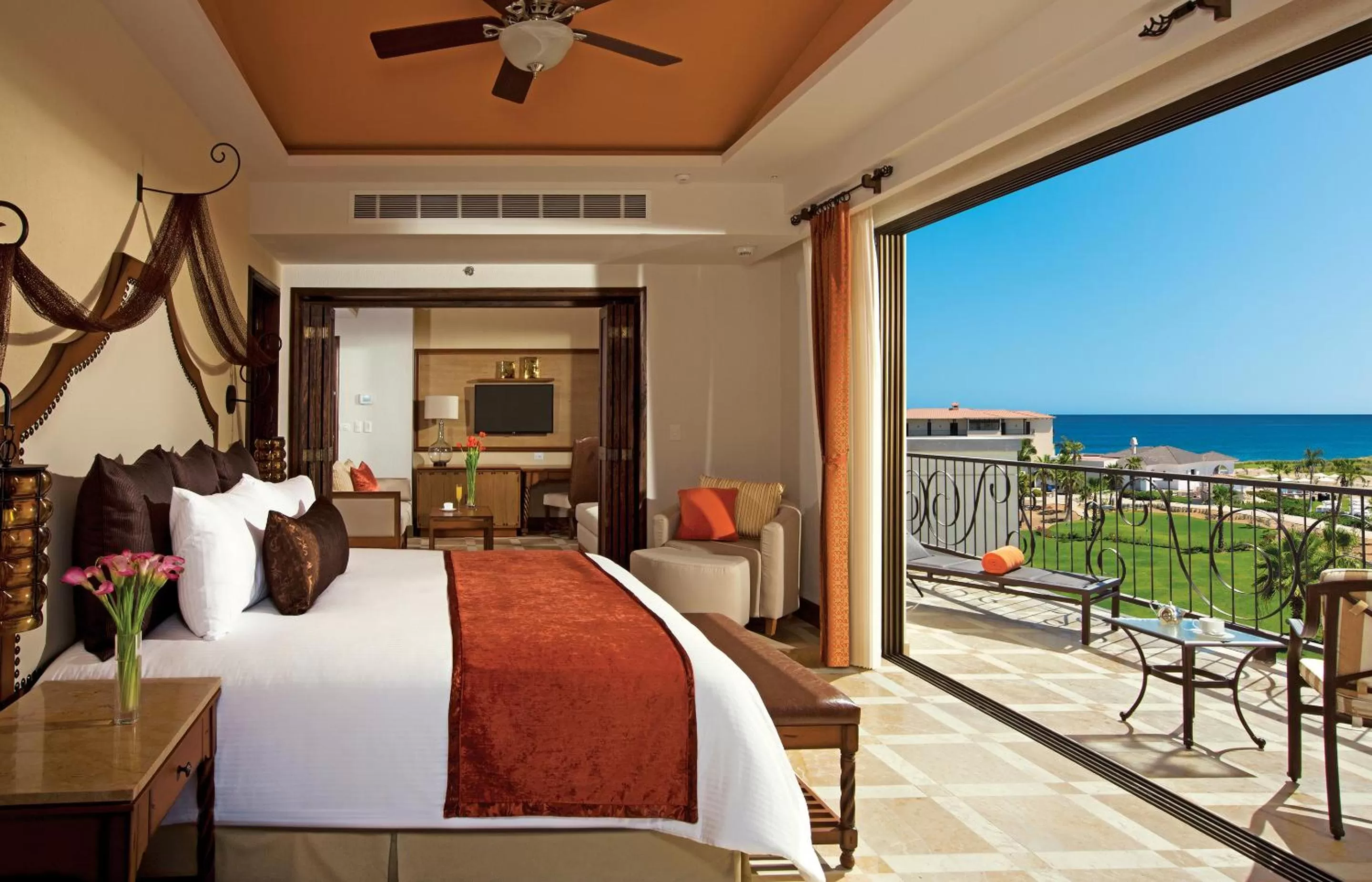 Photo of the whole room, Bed in Secrets Puerto Los Cabos Golf & Spa18+