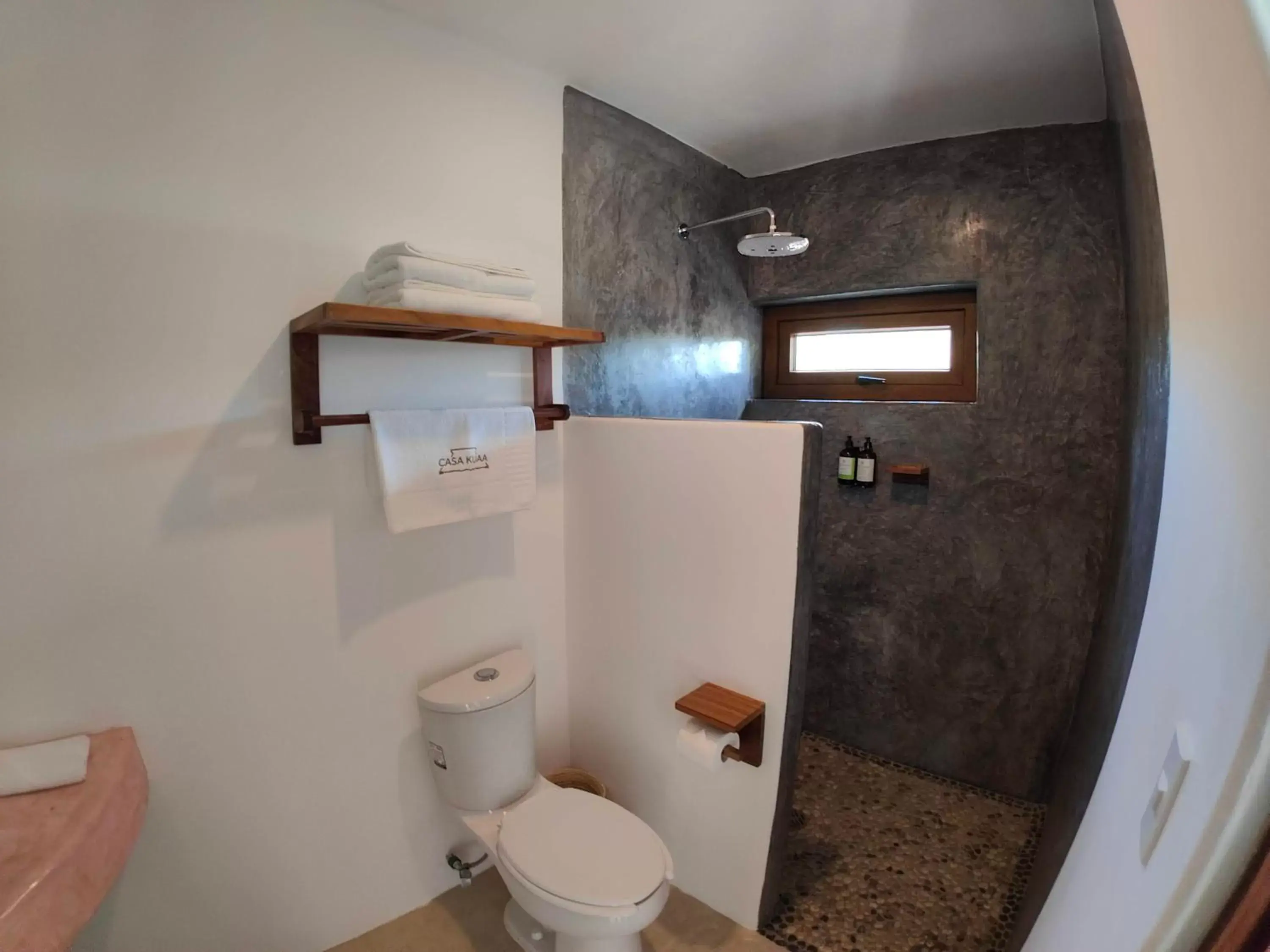 Shower, Bathroom in Casa Kuaa