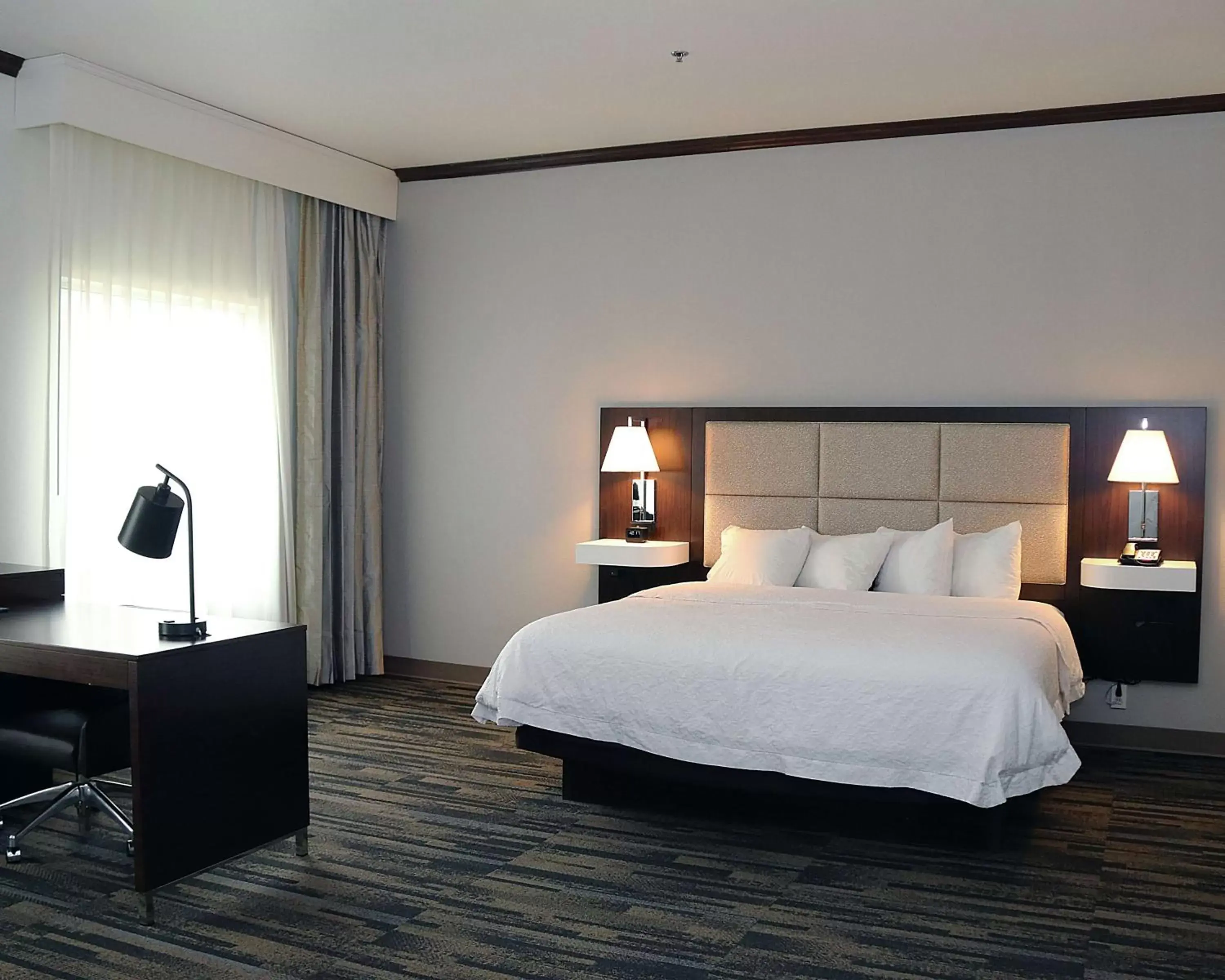 Bedroom, Bed in Hampton Inn and Suites Stephenville