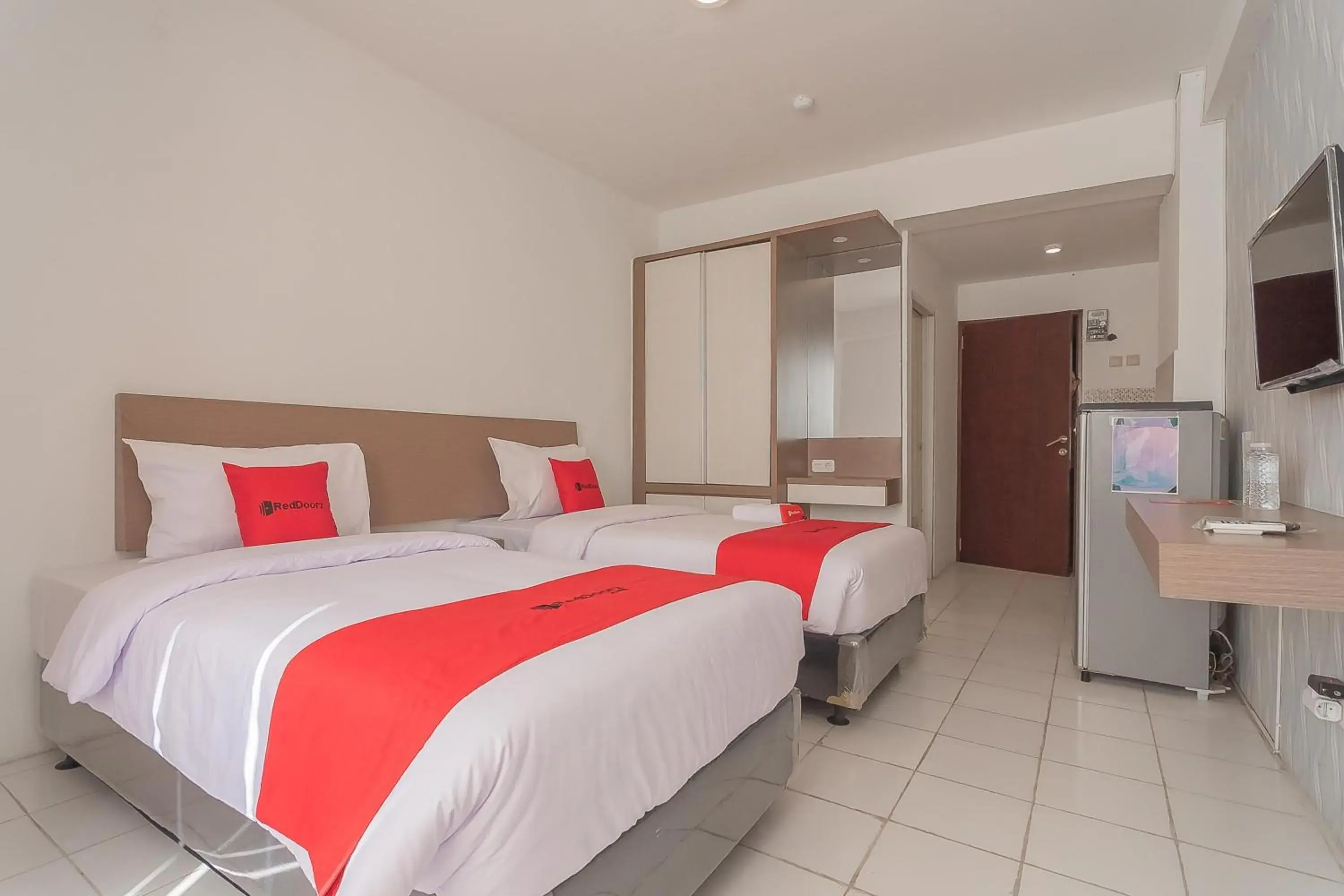 Bed in RedDoorz Apartment @ Emerald Towers Bandung