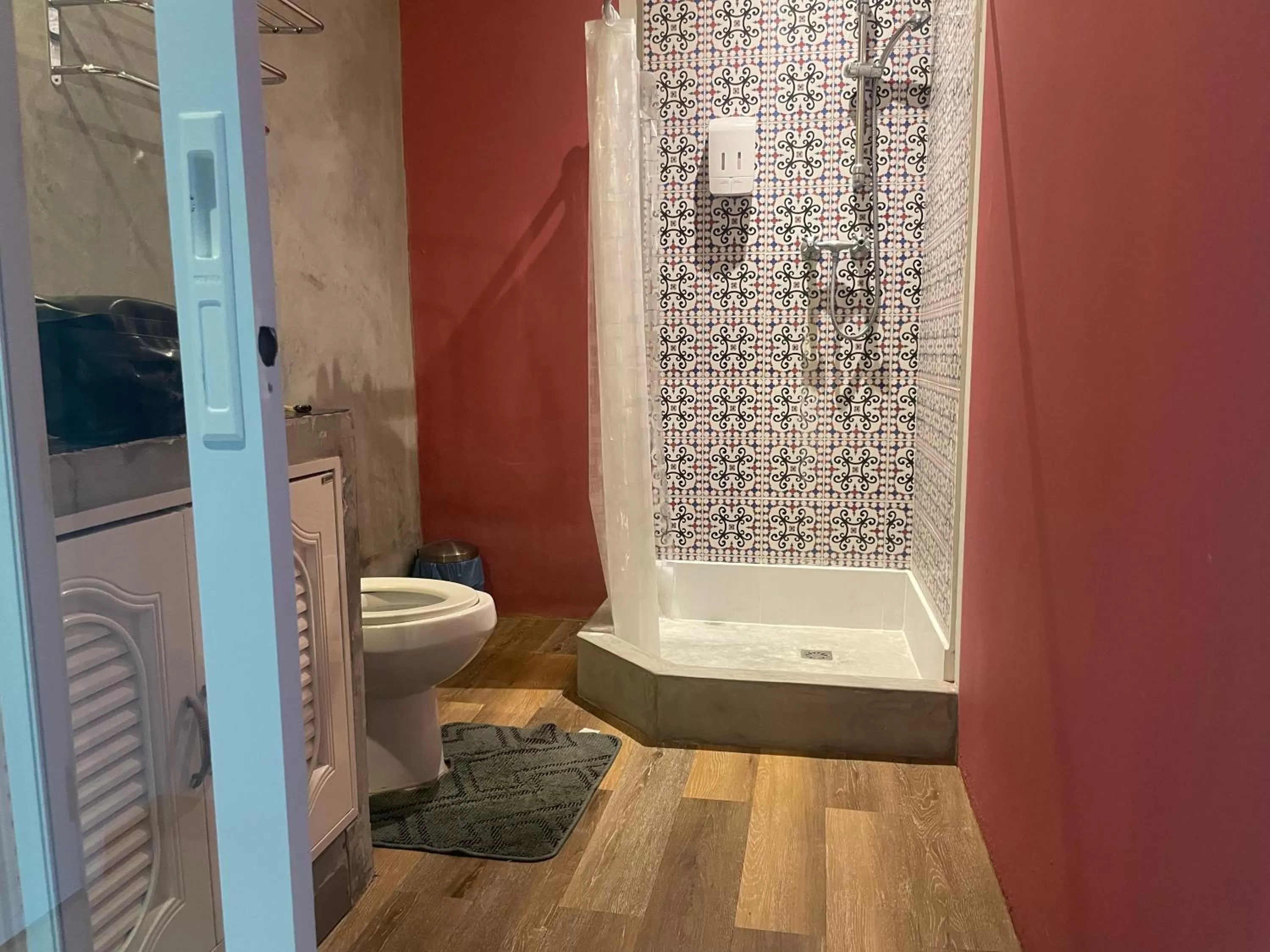 Shower in Mooz Huahin Bed & Breakfast