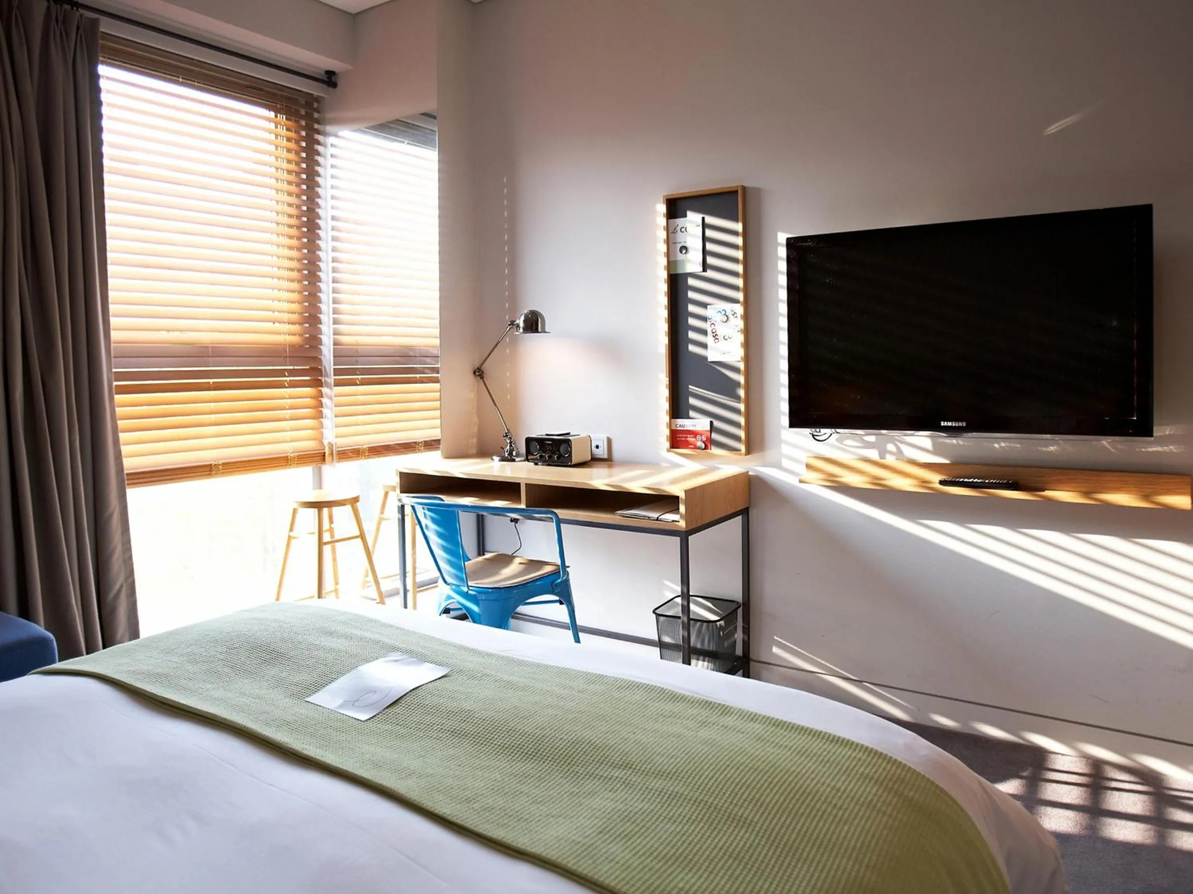 TV and multimedia, Bed in La Casa Hotel Seoul