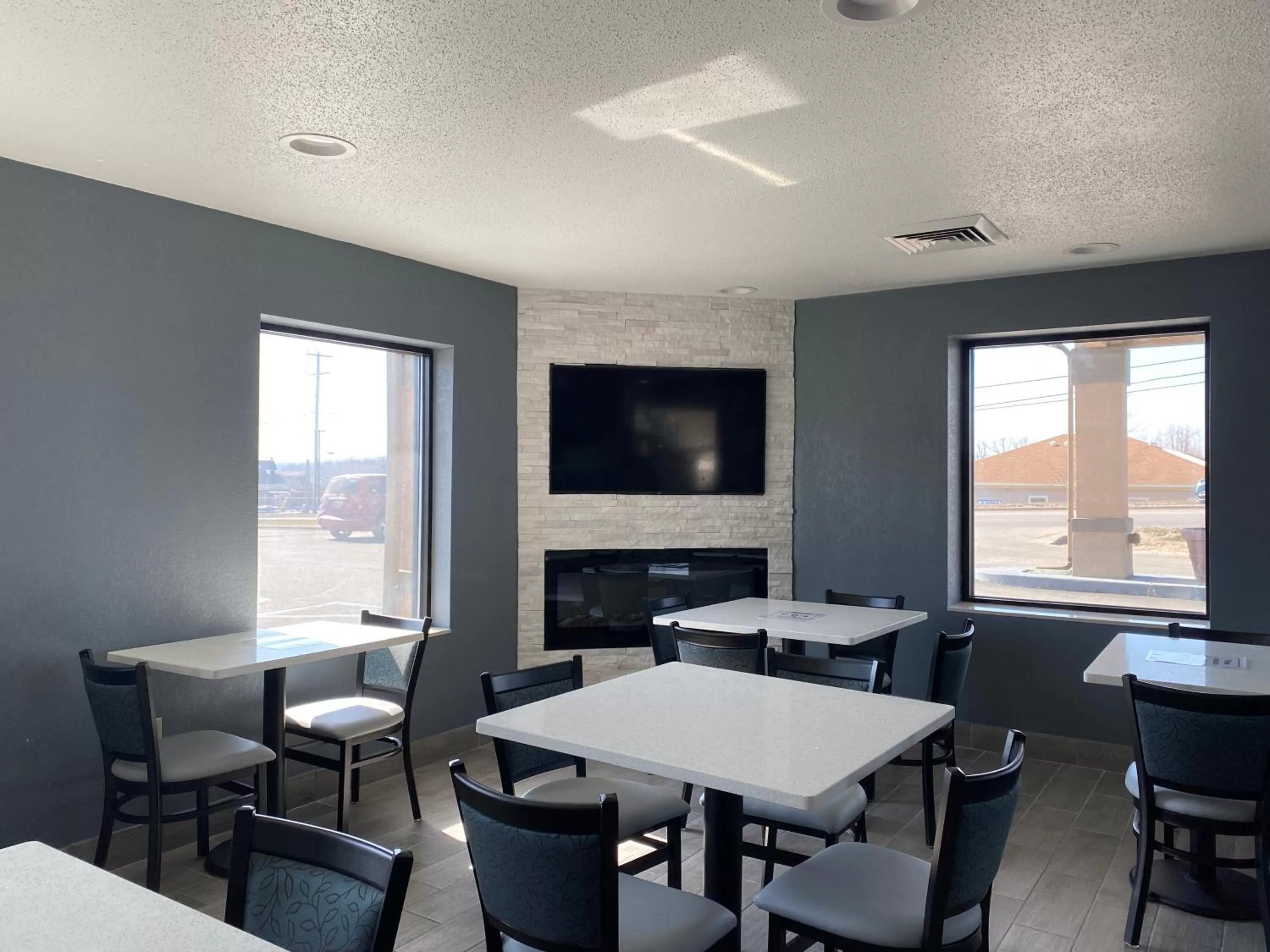 Breakfast in Quality Inn & Suites Big Rapids near University