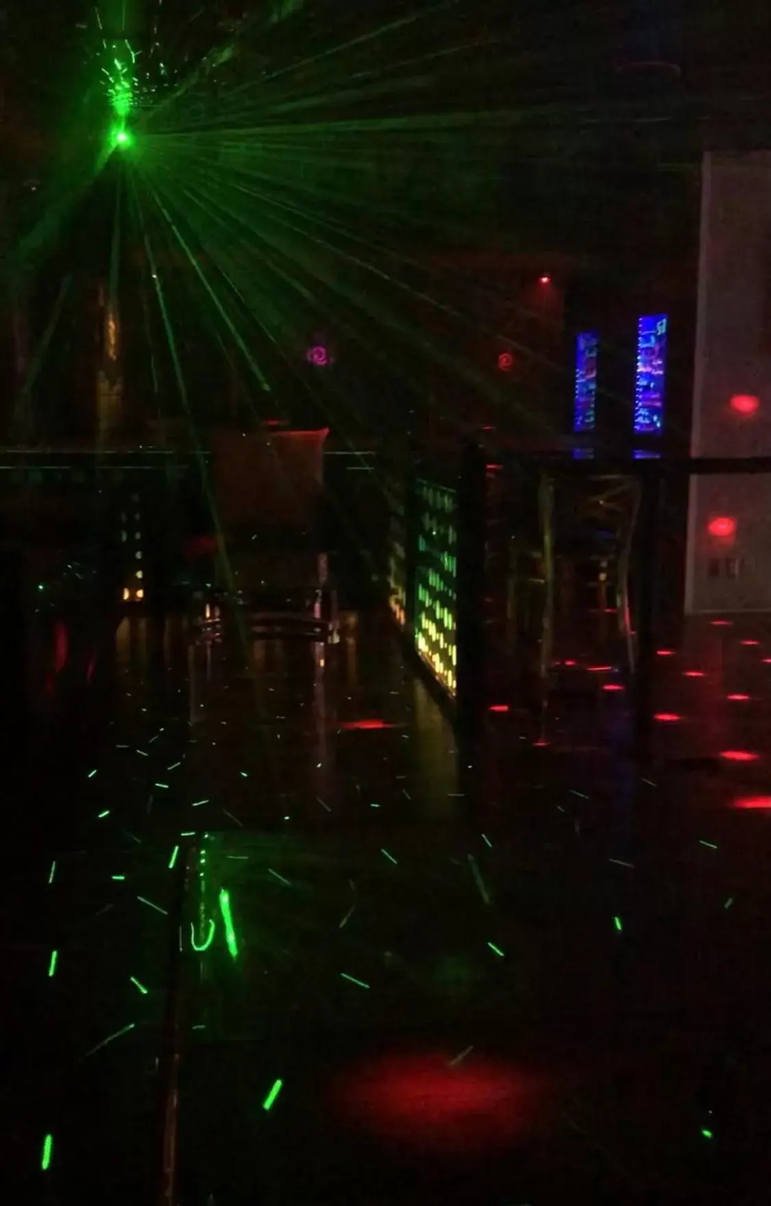 Nightclub / DJ in Norfolk Country Inn and Suites