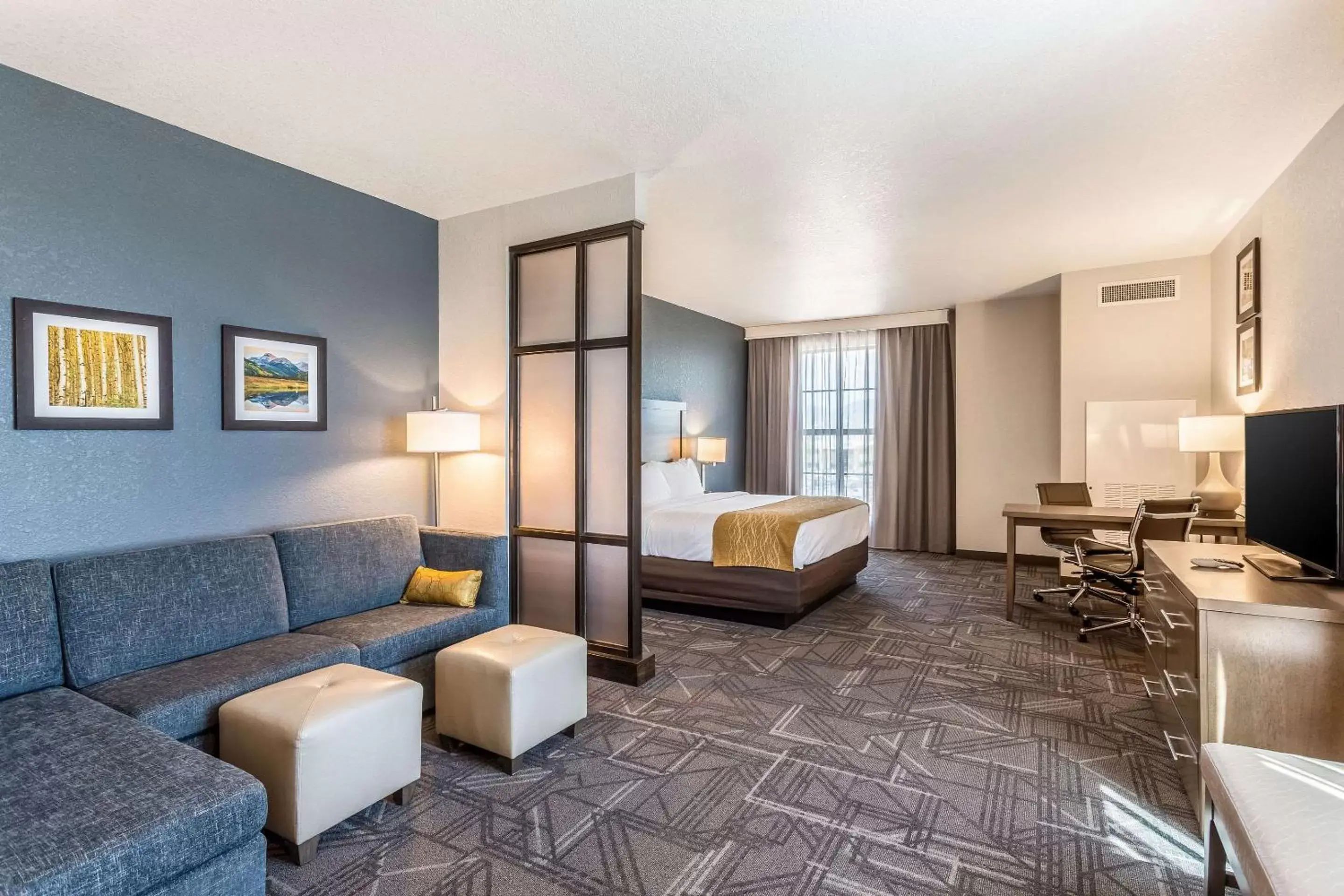 Bedroom, Seating Area in Comfort Inn & Suites Salt Lake City Airport