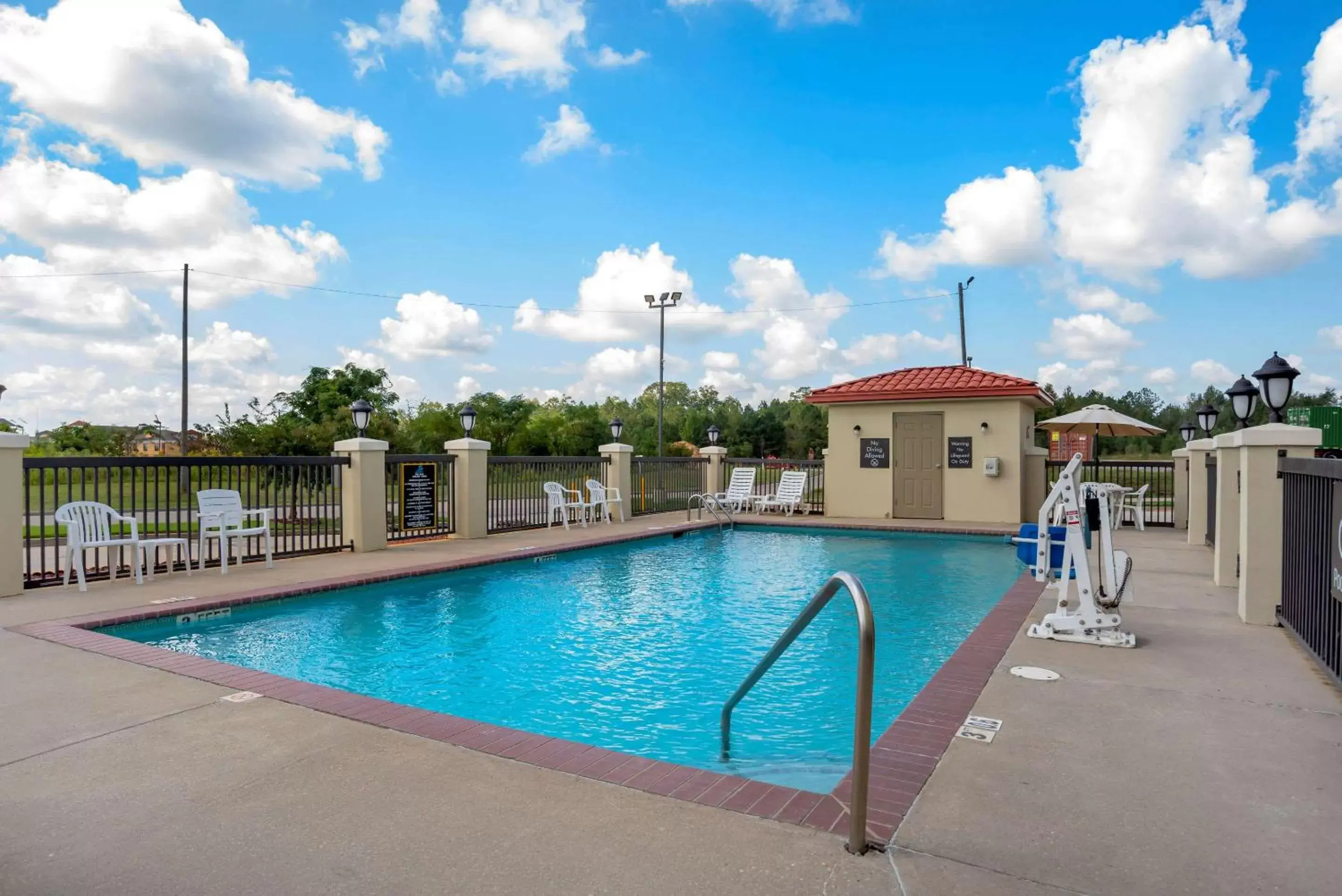 Activities, Swimming Pool in Comfort Inn Greenville I-65