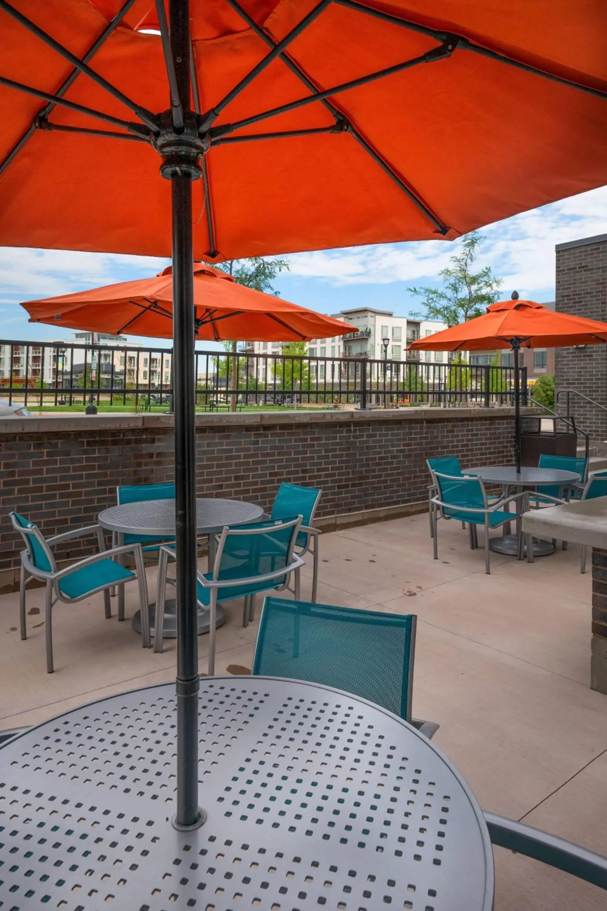 Property building, Restaurant/Places to Eat in TownePlace Suites by Marriott Milwaukee Oak Creek