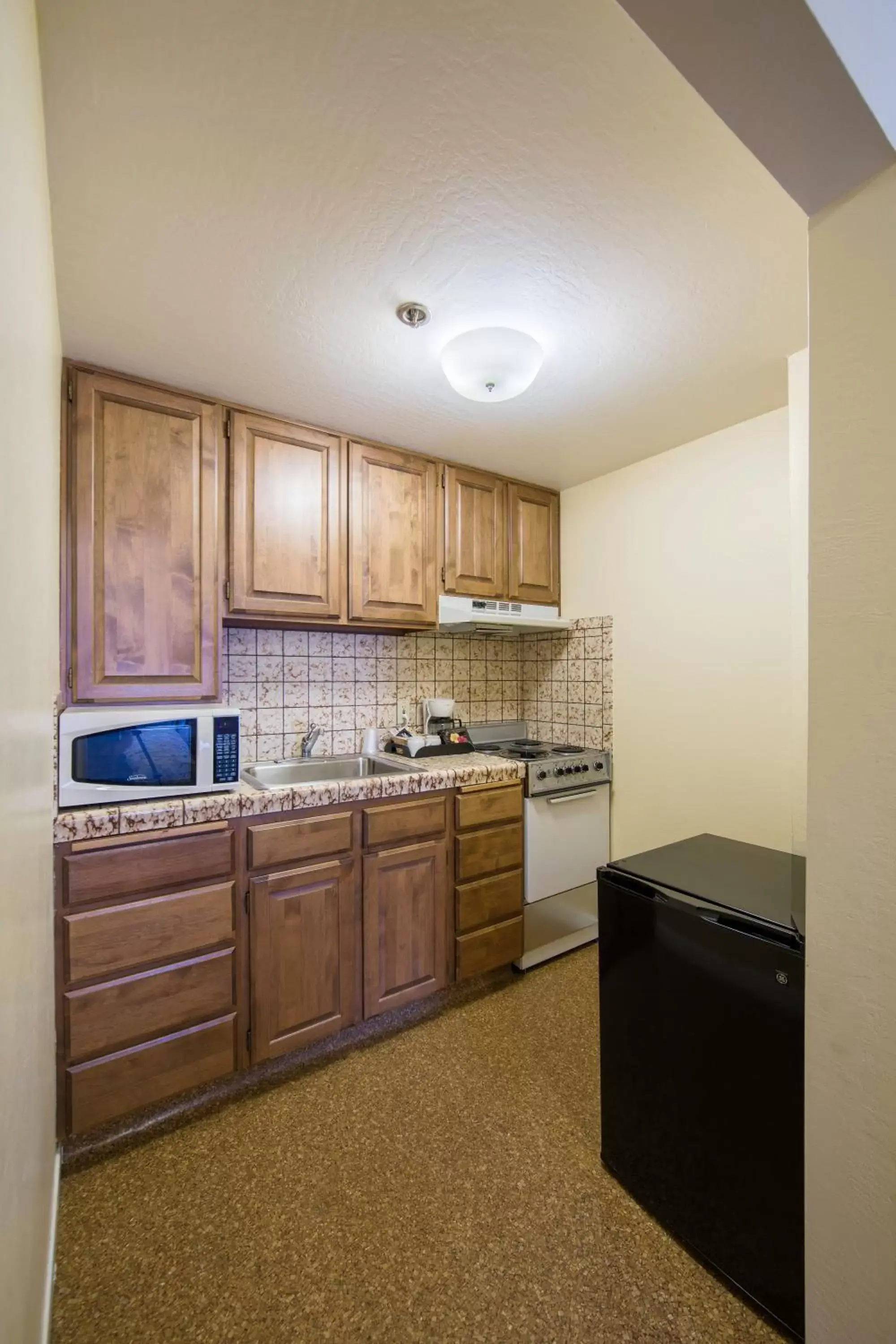 Kitchen/Kitchenette in Historic Cary House Hotel