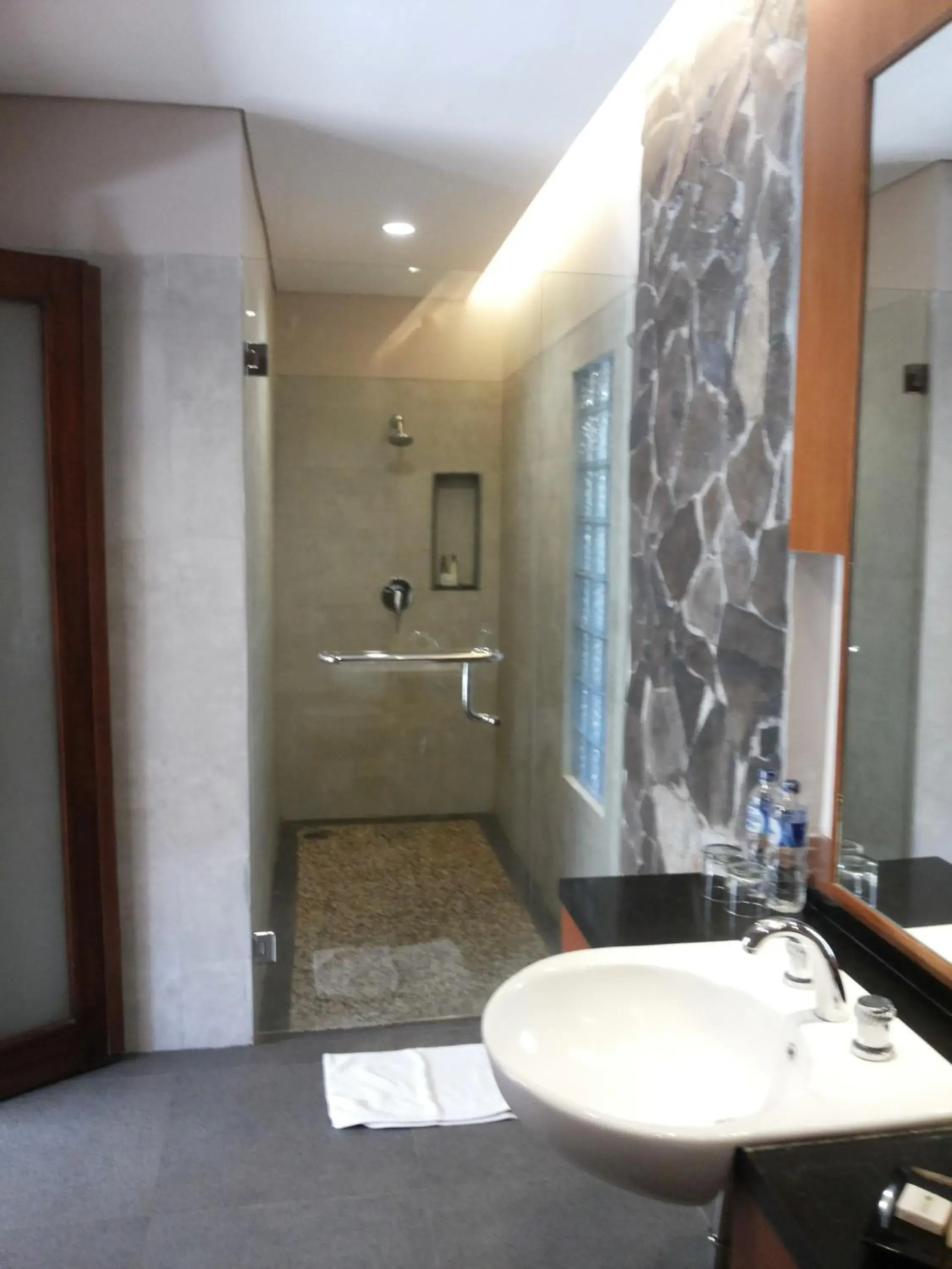 Bathroom in Anahata Villas and Spa Resort